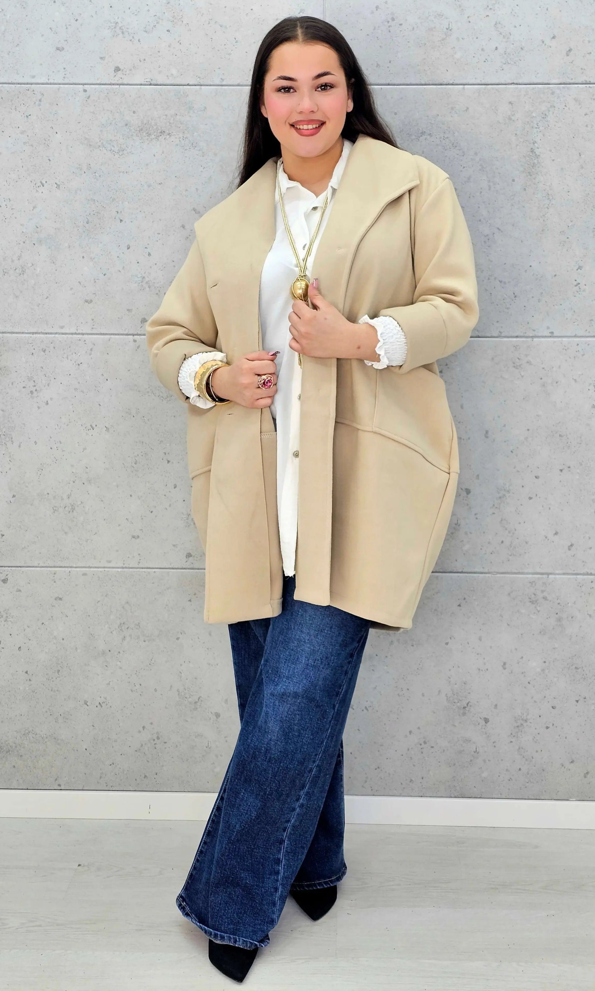 Stylowy płaszcz plus size – elegancki, ciepły i wygodny model XXL na chłodniejsze dni Stylowa XL