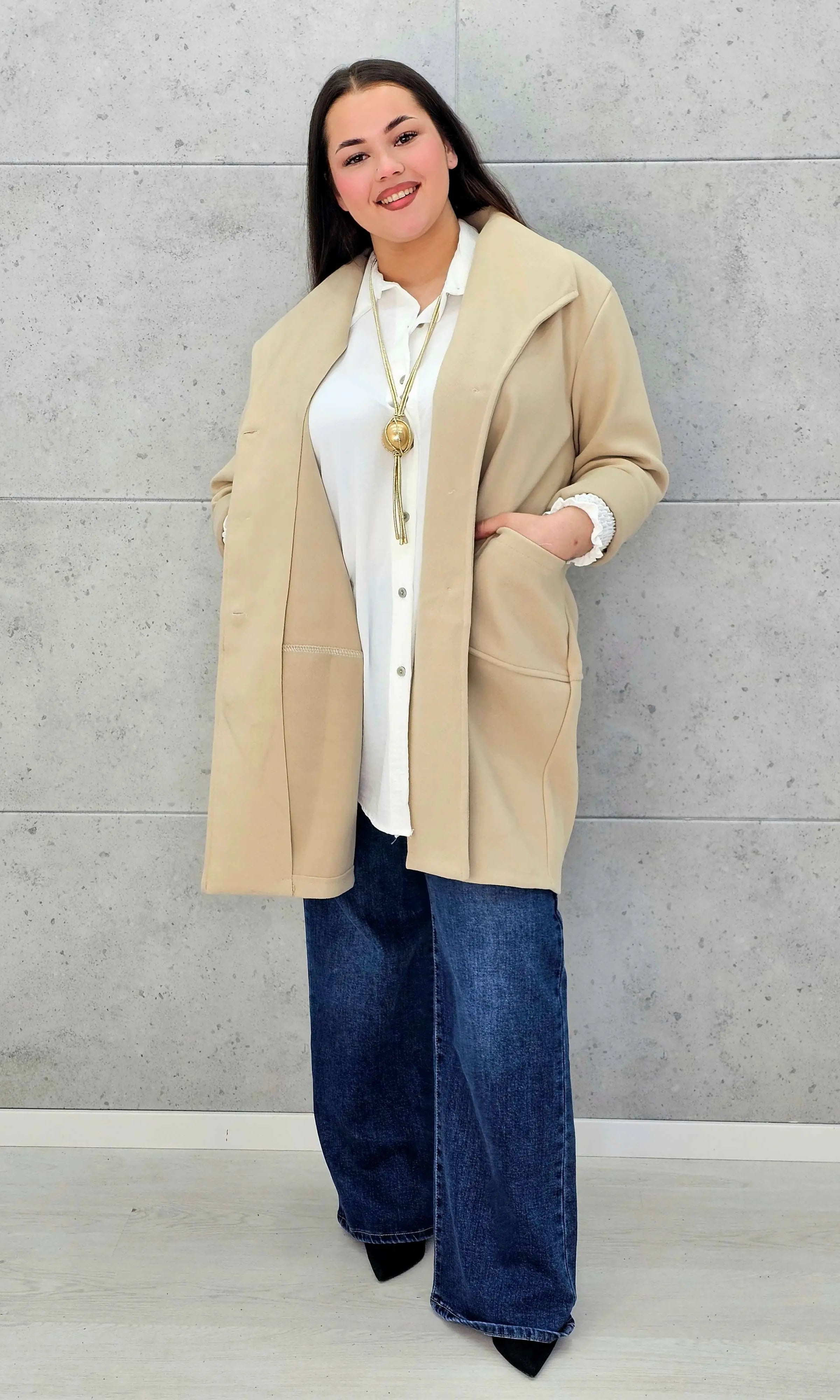 Stylowy płaszcz plus size – elegancki, ciepły i wygodny model XXL na chłodniejsze dni Stylowa XL