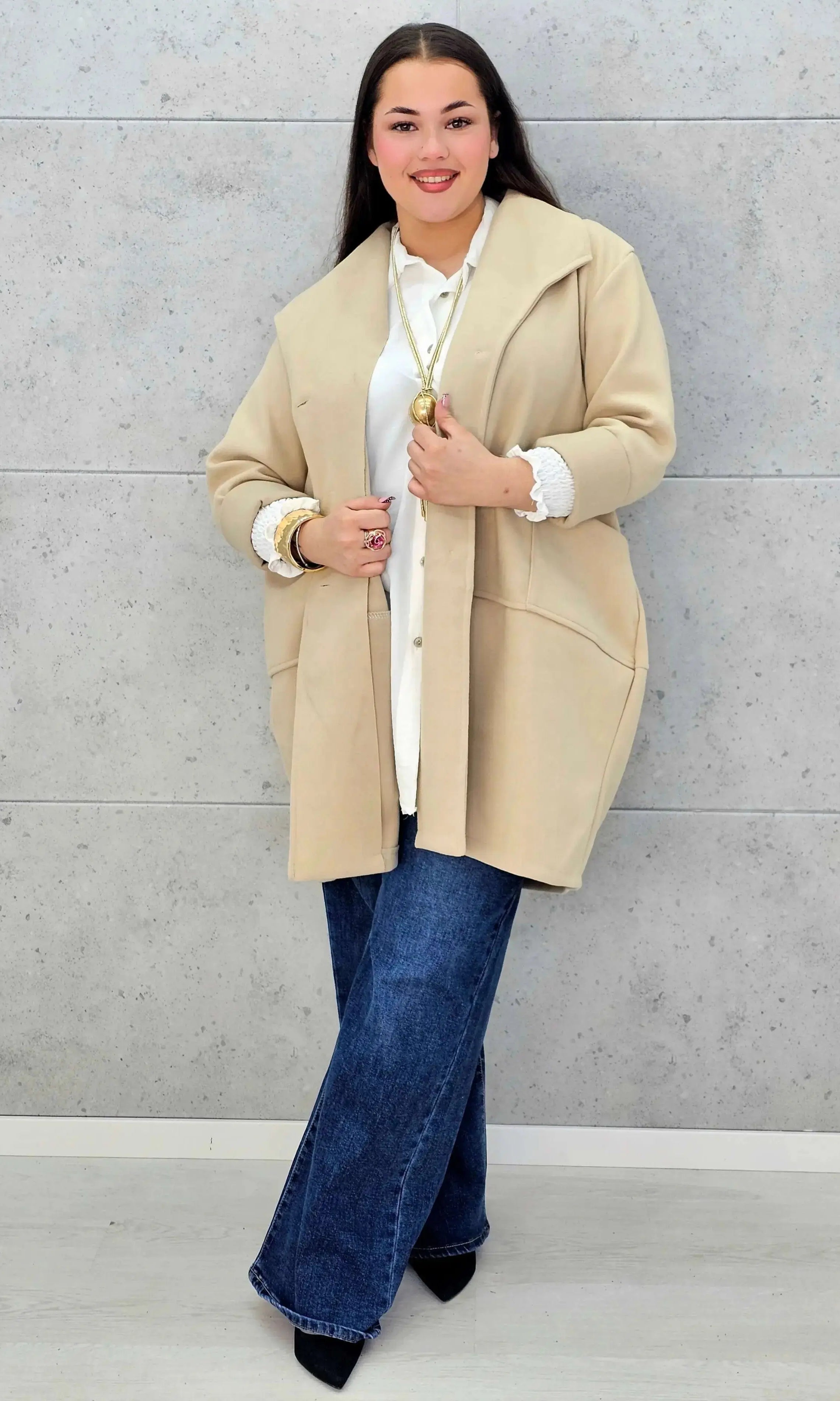 Stylowy płaszcz plus size – elegancki, ciepły i wygodny model XXL na chłodniejsze dni Stylowa XL