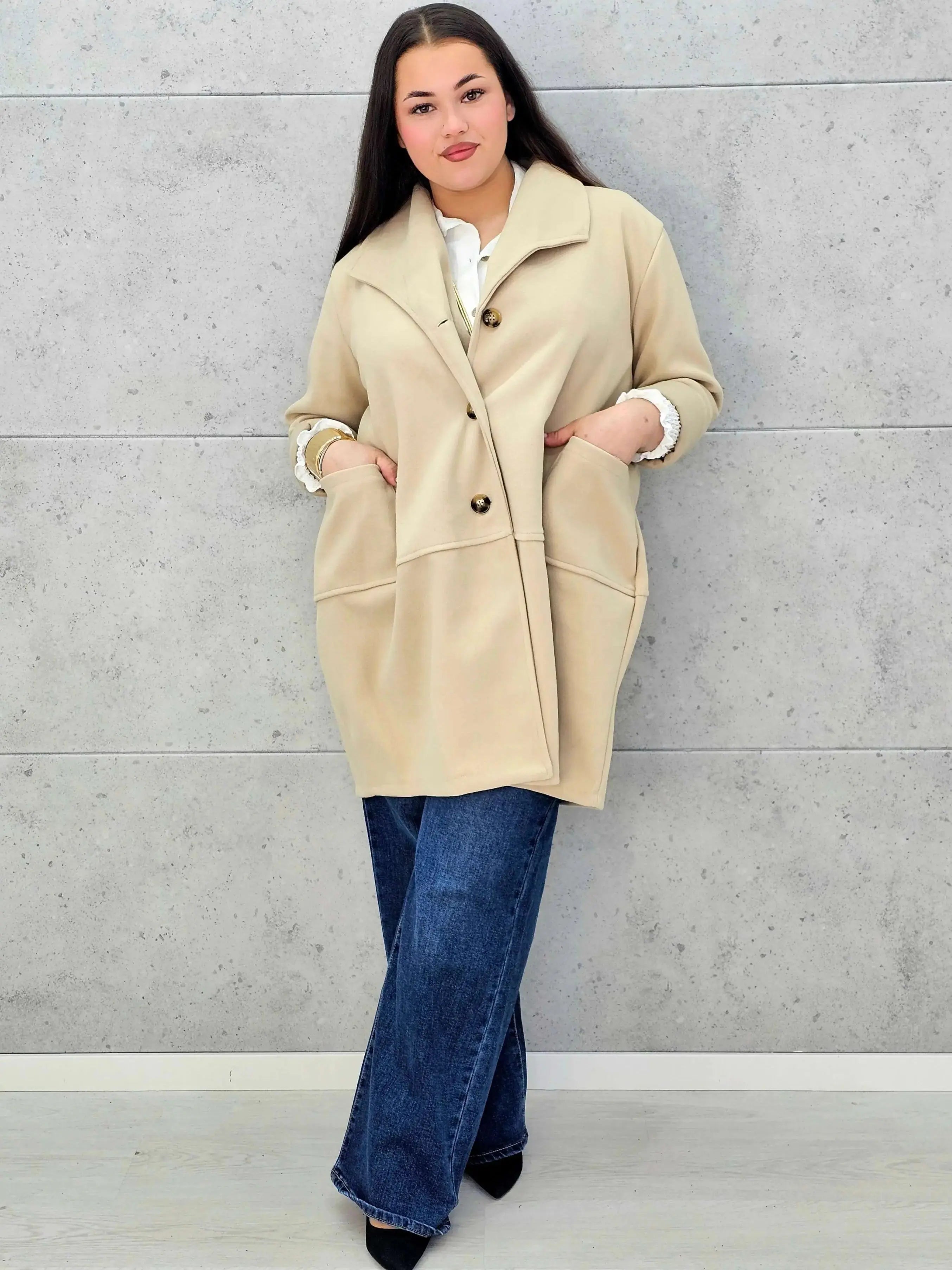 Stylowy płaszcz plus size – elegancki, ciepły i wygodny model XXL na chłodniejsze dni Stylowa XL