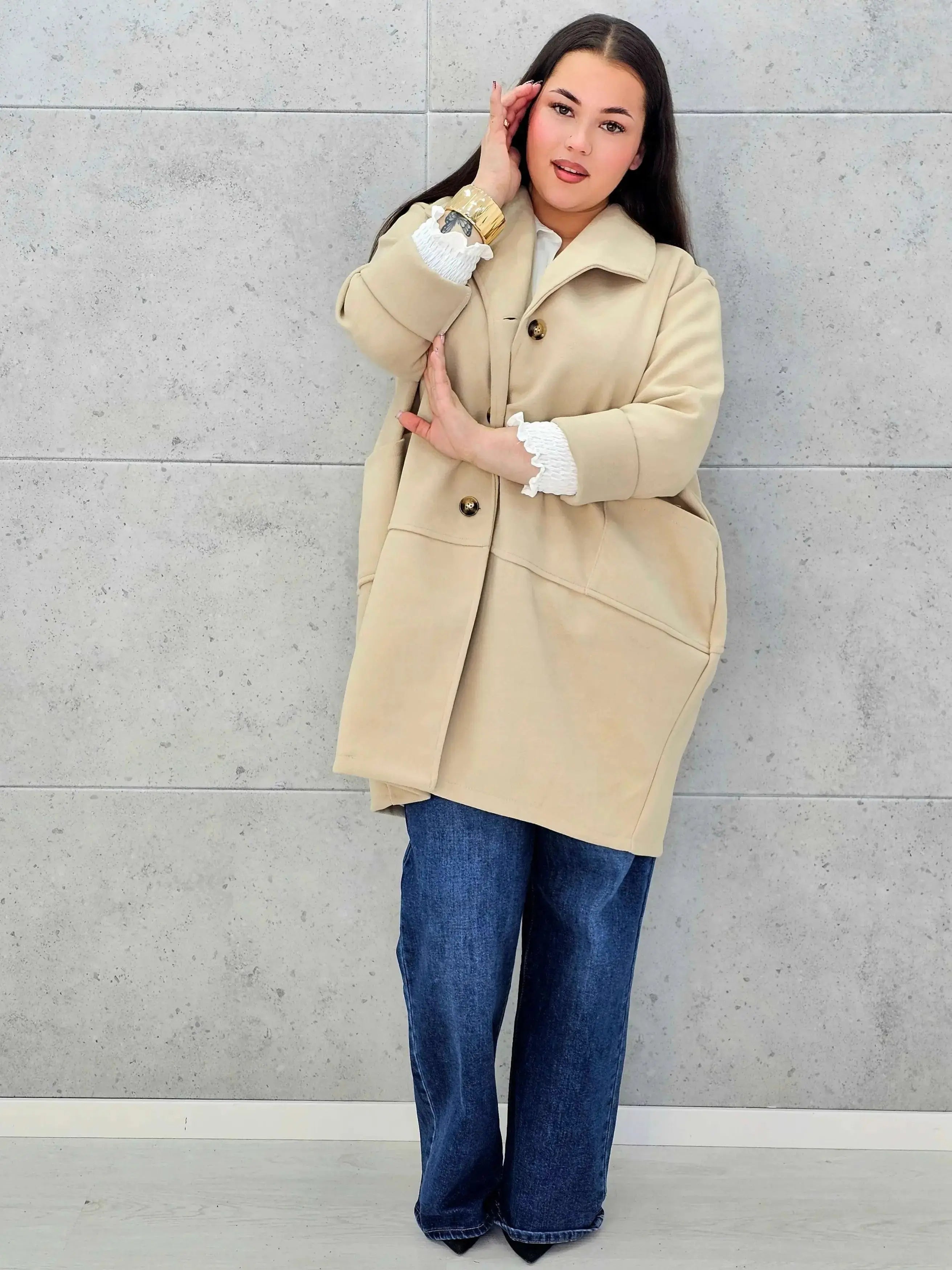 Stylowy płaszcz plus size – elegancki, ciepły i wygodny model XXL na chłodniejsze dni Stylowa XL