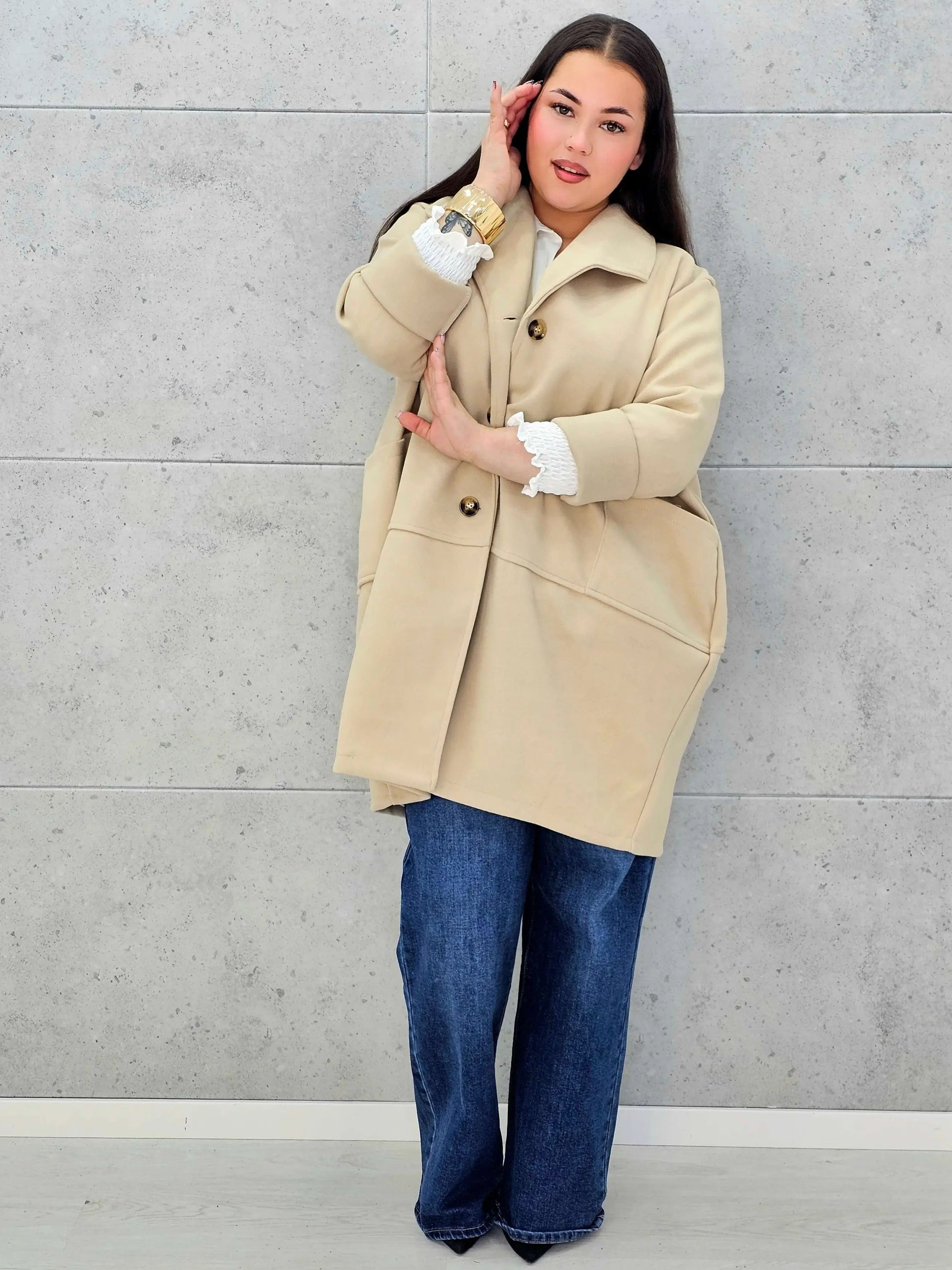 Stylowy płaszcz plus size – elegancki, ciepły i wygodny model XXL na chłodniejsze dni Stylowa XL