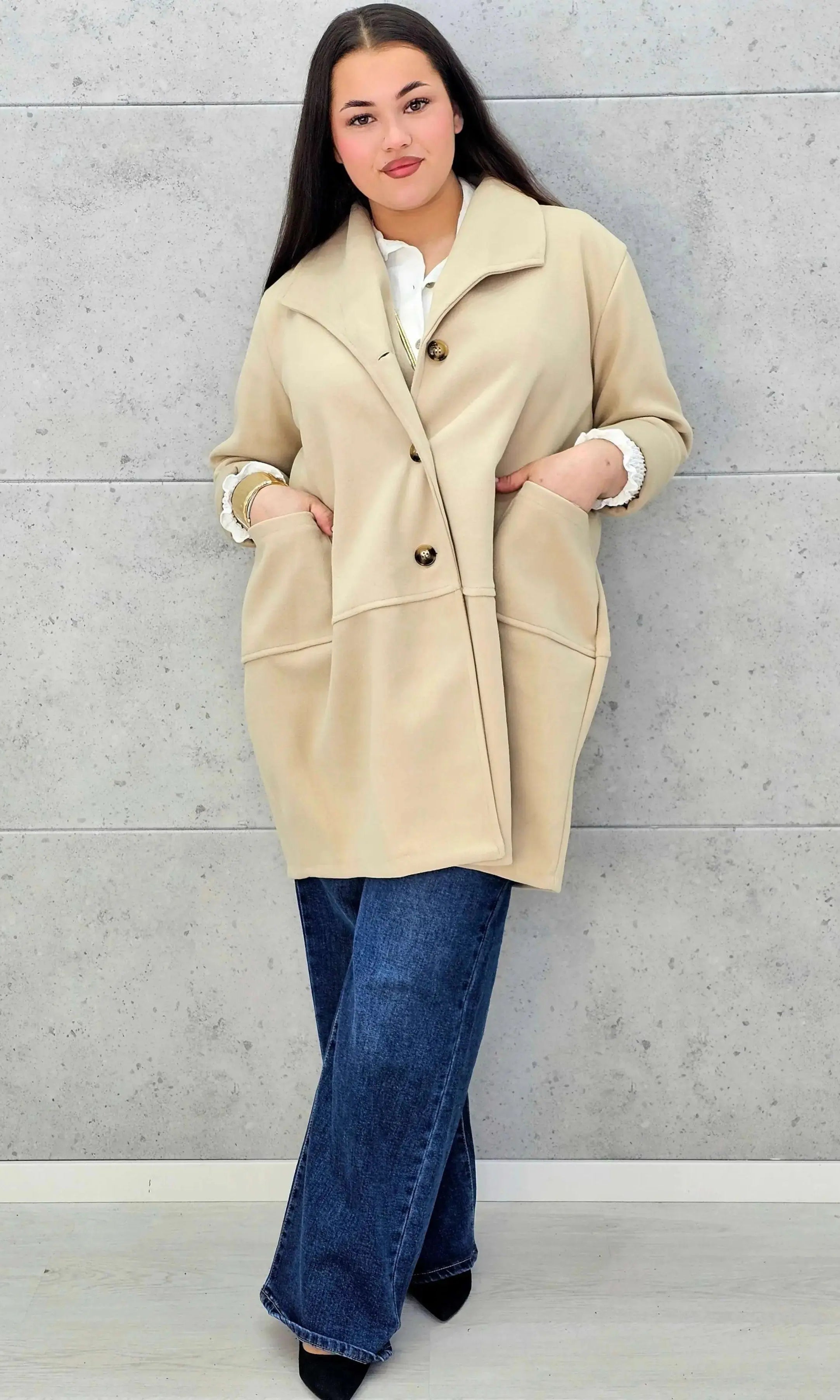 Stylowy płaszcz plus size – elegancki, ciepły i wygodny model XXL na chłodniejsze dni Stylowa XL