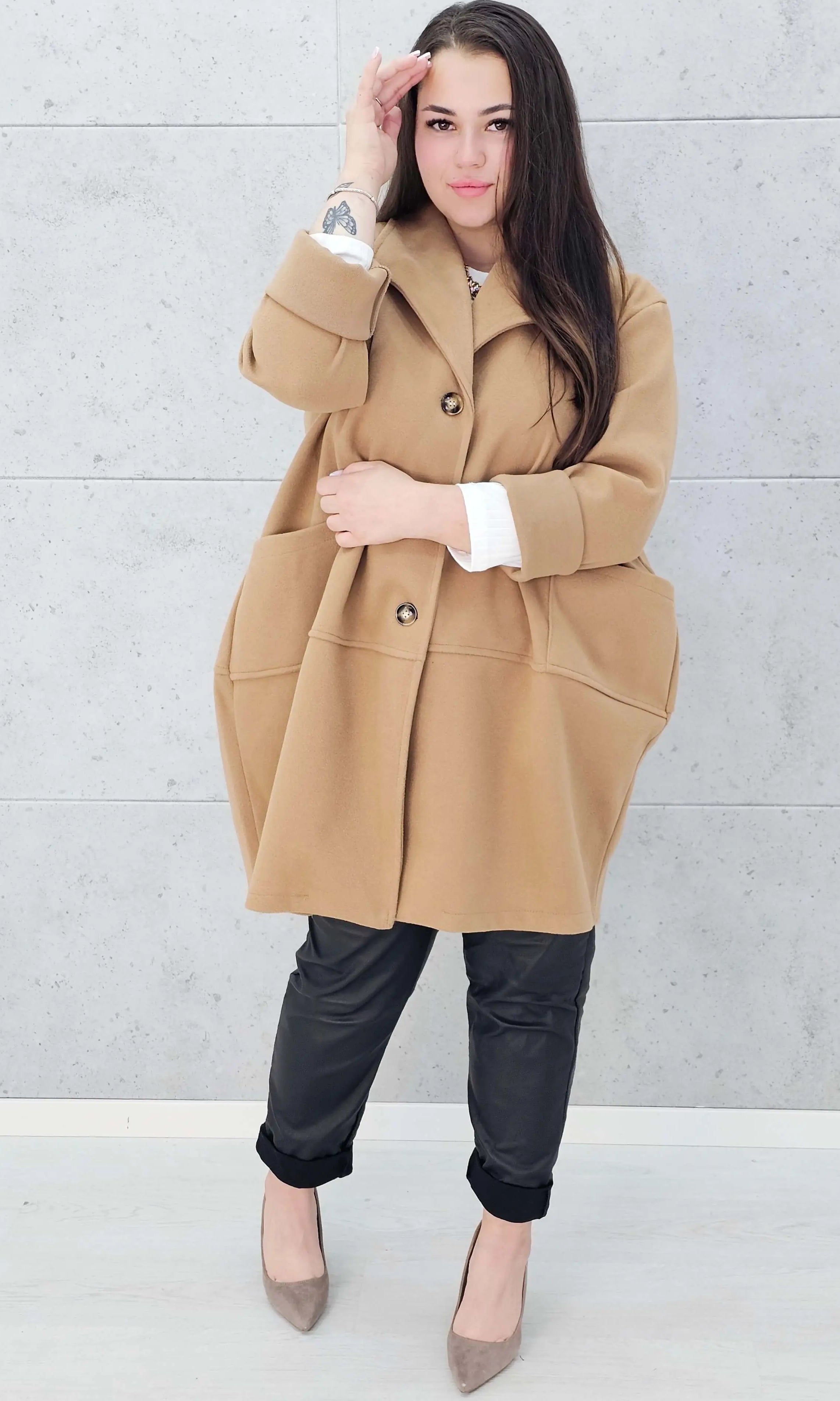 Stylowy płaszcz plus size – elegancki, ciepły i wygodny model XXL na chłodniejsze dni Stylowa XL