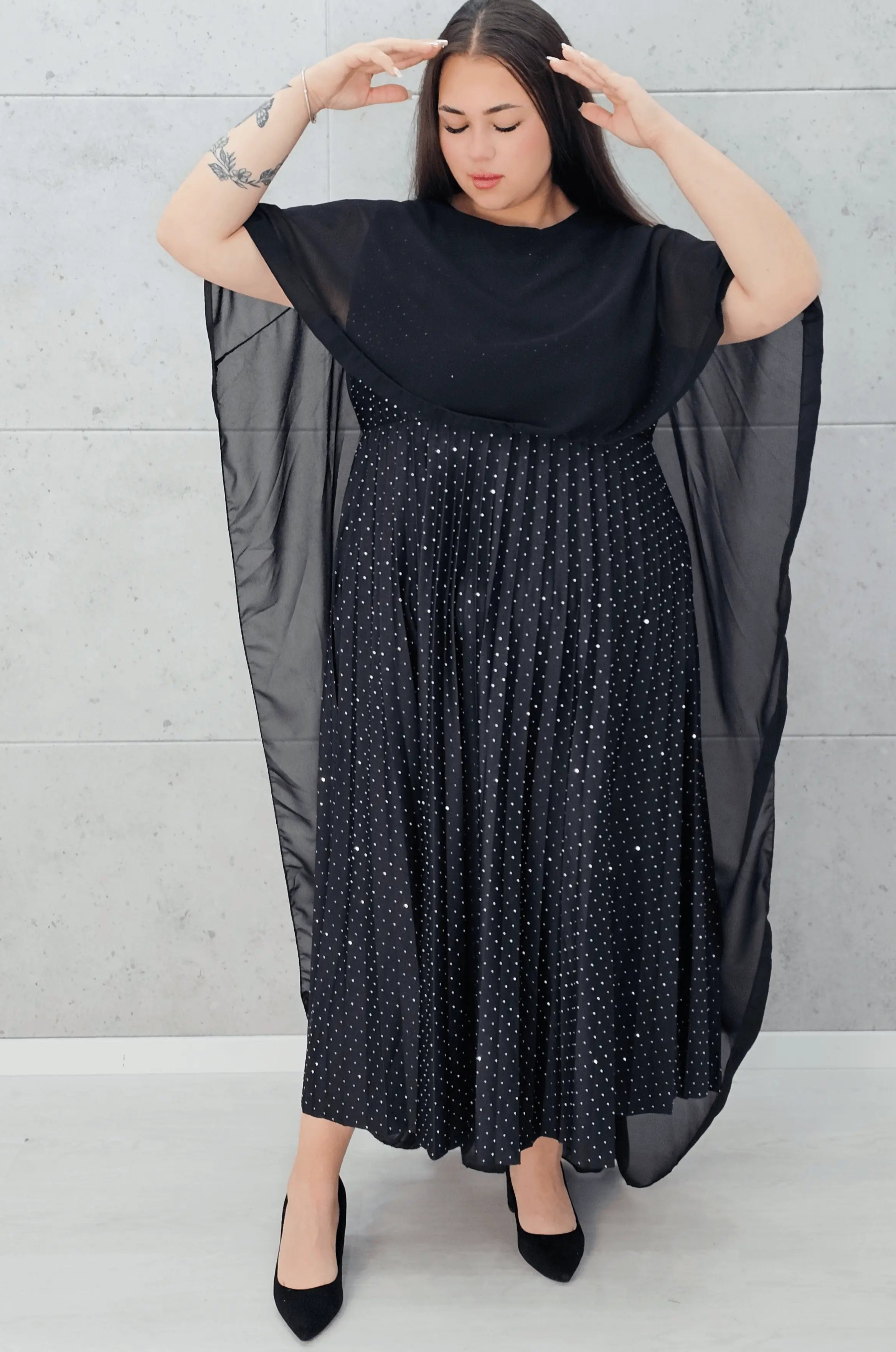 Sukienka Plus Size Z Peleryną I Plisowanym Dołem Elegancka Stylowa XL