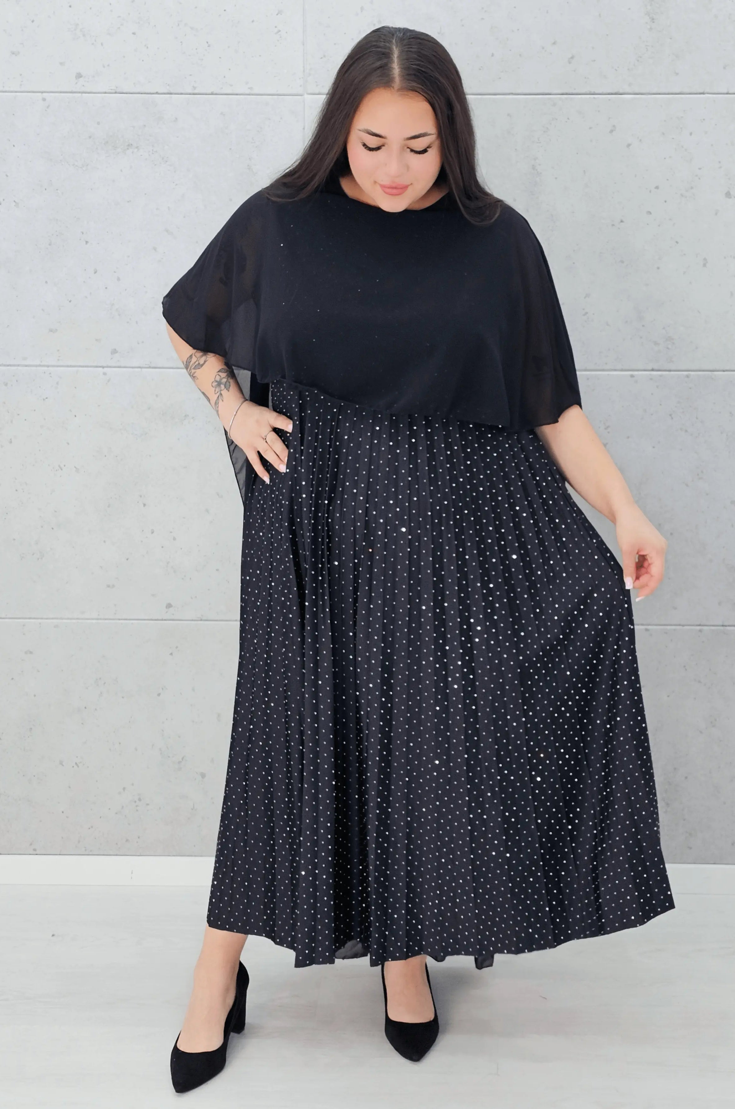 Sukienka Plus Size Z Peleryną I Plisowanym Dołem Elegancka Stylowa XL