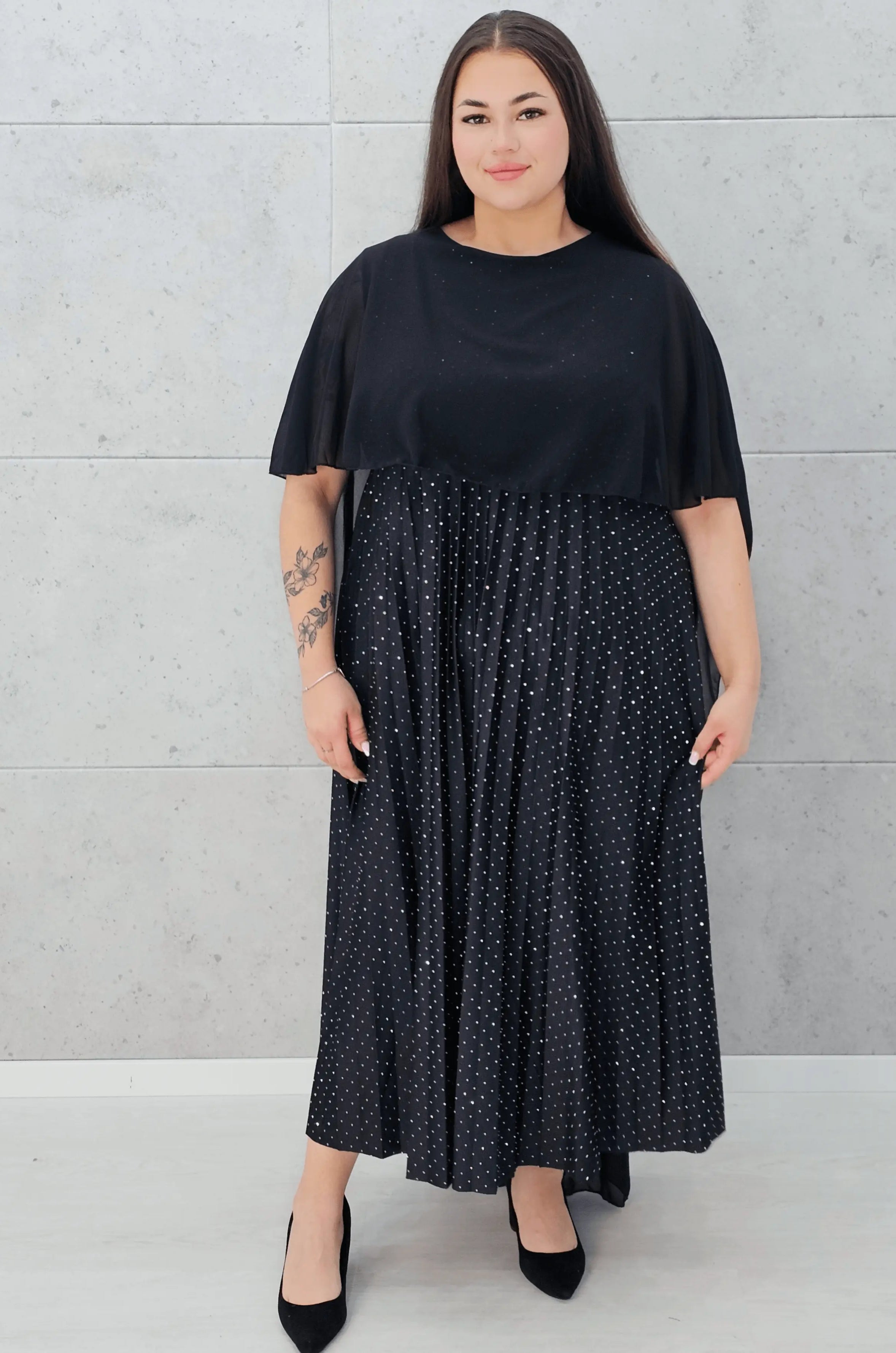 Sukienka Plus Size Z Peleryną I Plisowanym Dołem Elegancka Stylowa XL