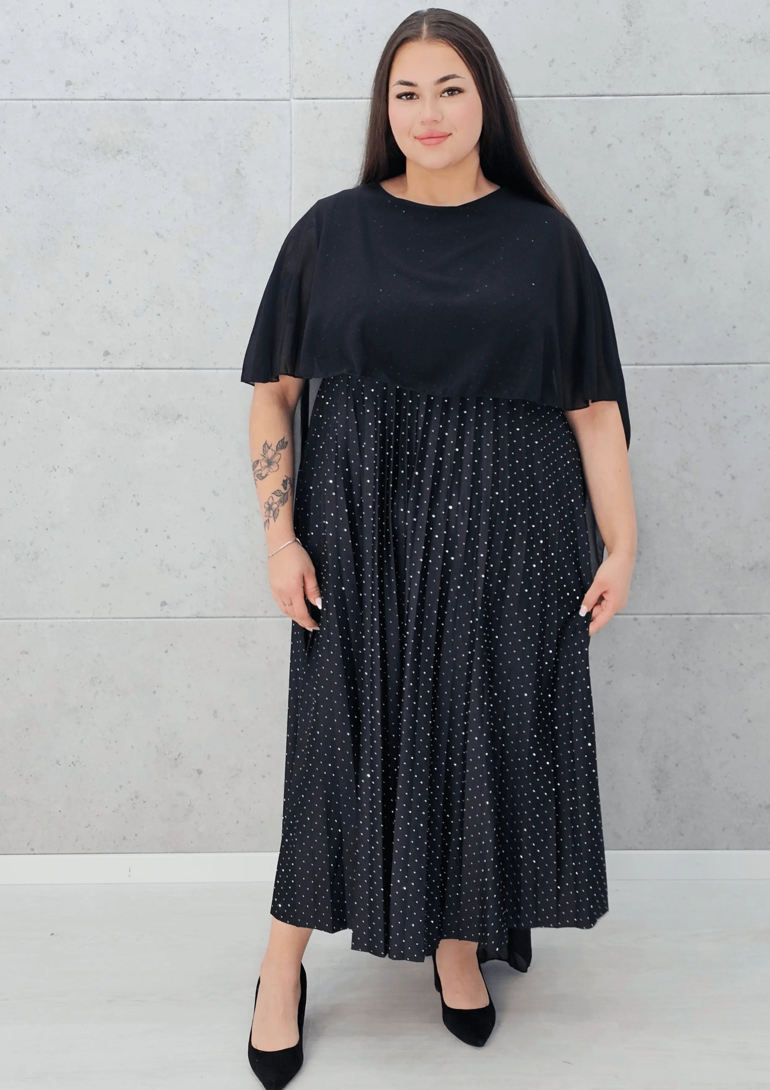 Sukienka Plus Size Z Peleryną I Plisowanym Dołem Elegancka Stylowa XL