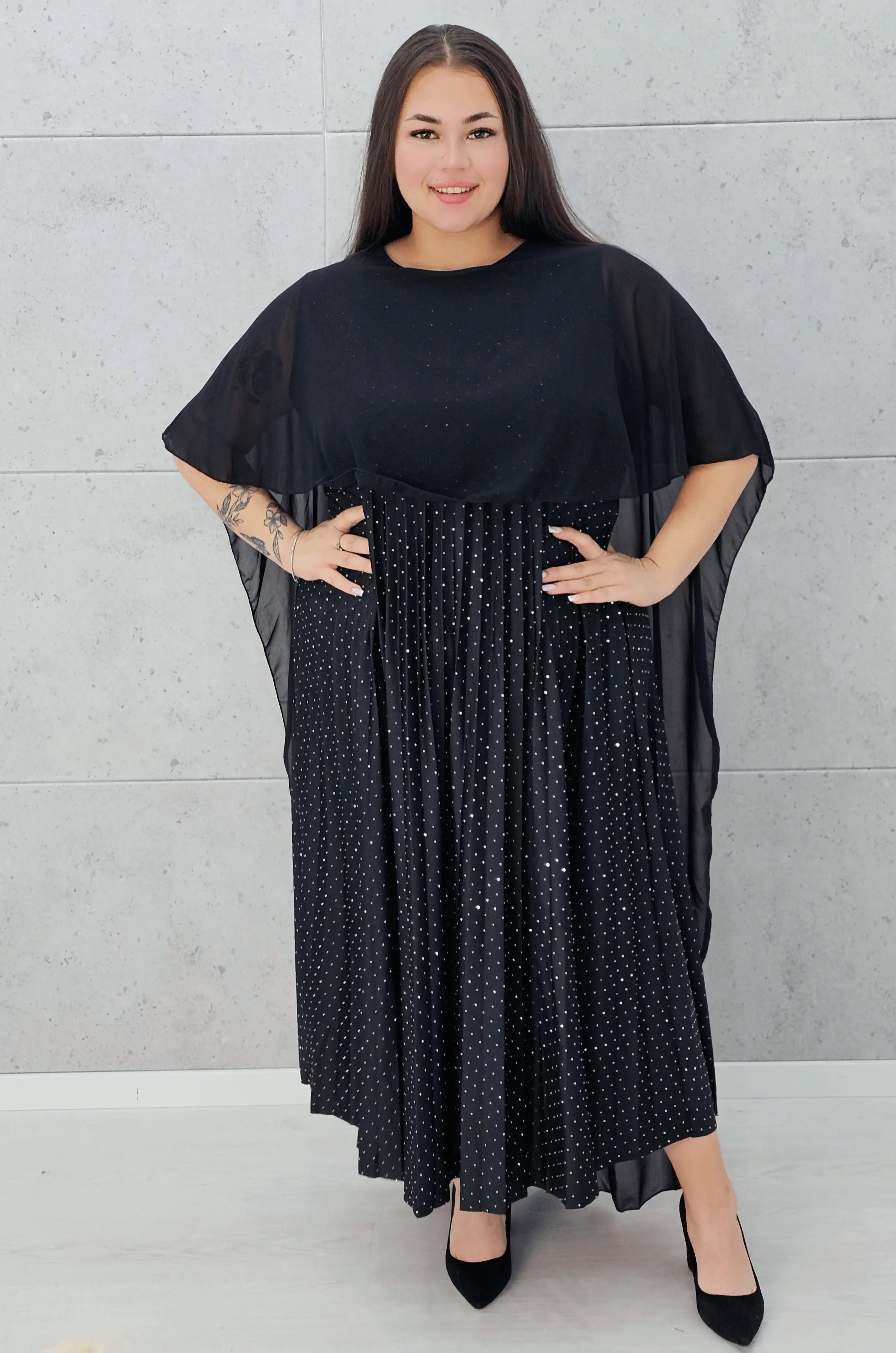 Sukienka Plus Size Z Peleryną I Plisowanym Dołem Elegancka Stylowa XL