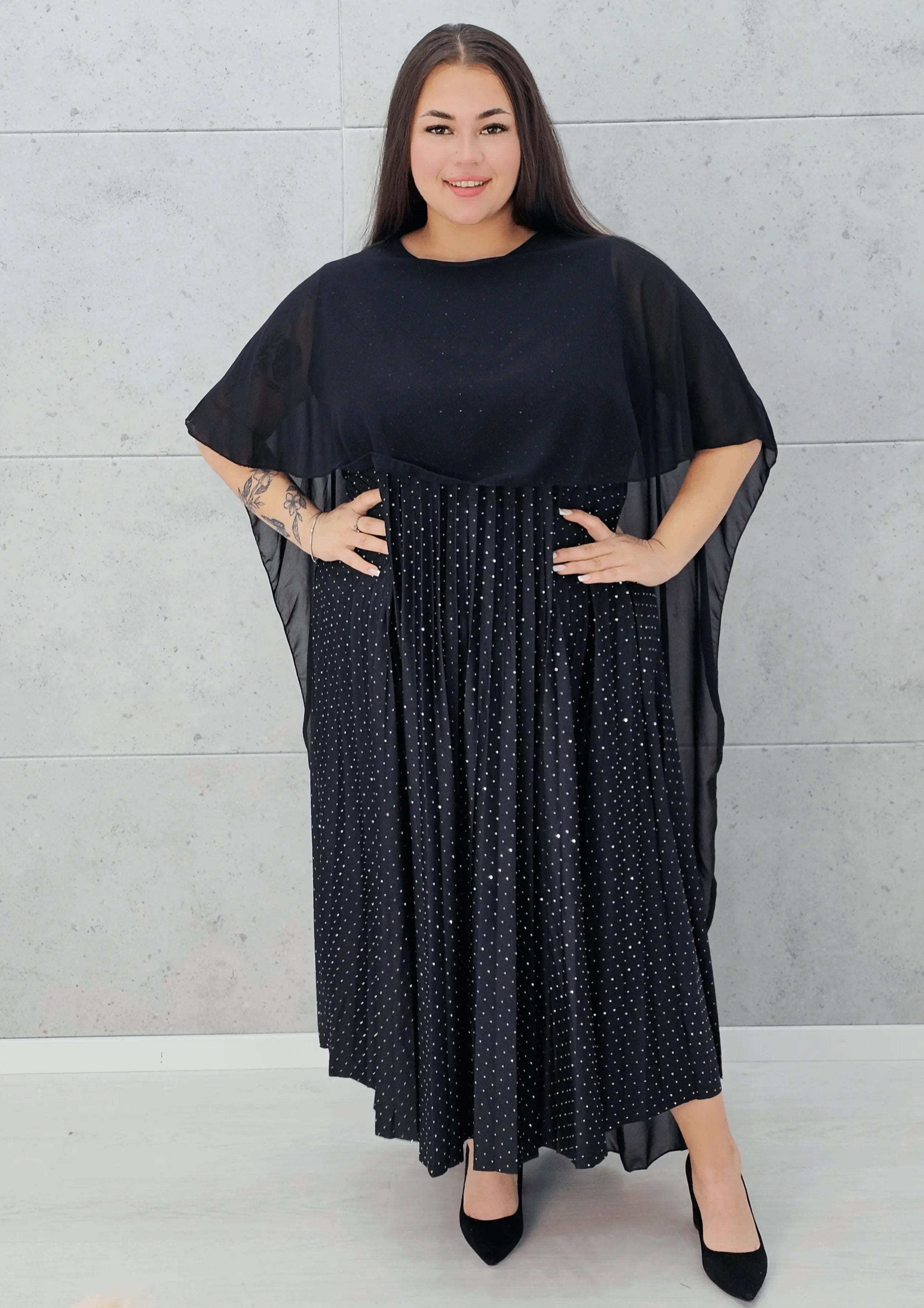 Sukienka Plus Size Z Peleryną I Plisowanym Dołem Elegancka Stylowa XL