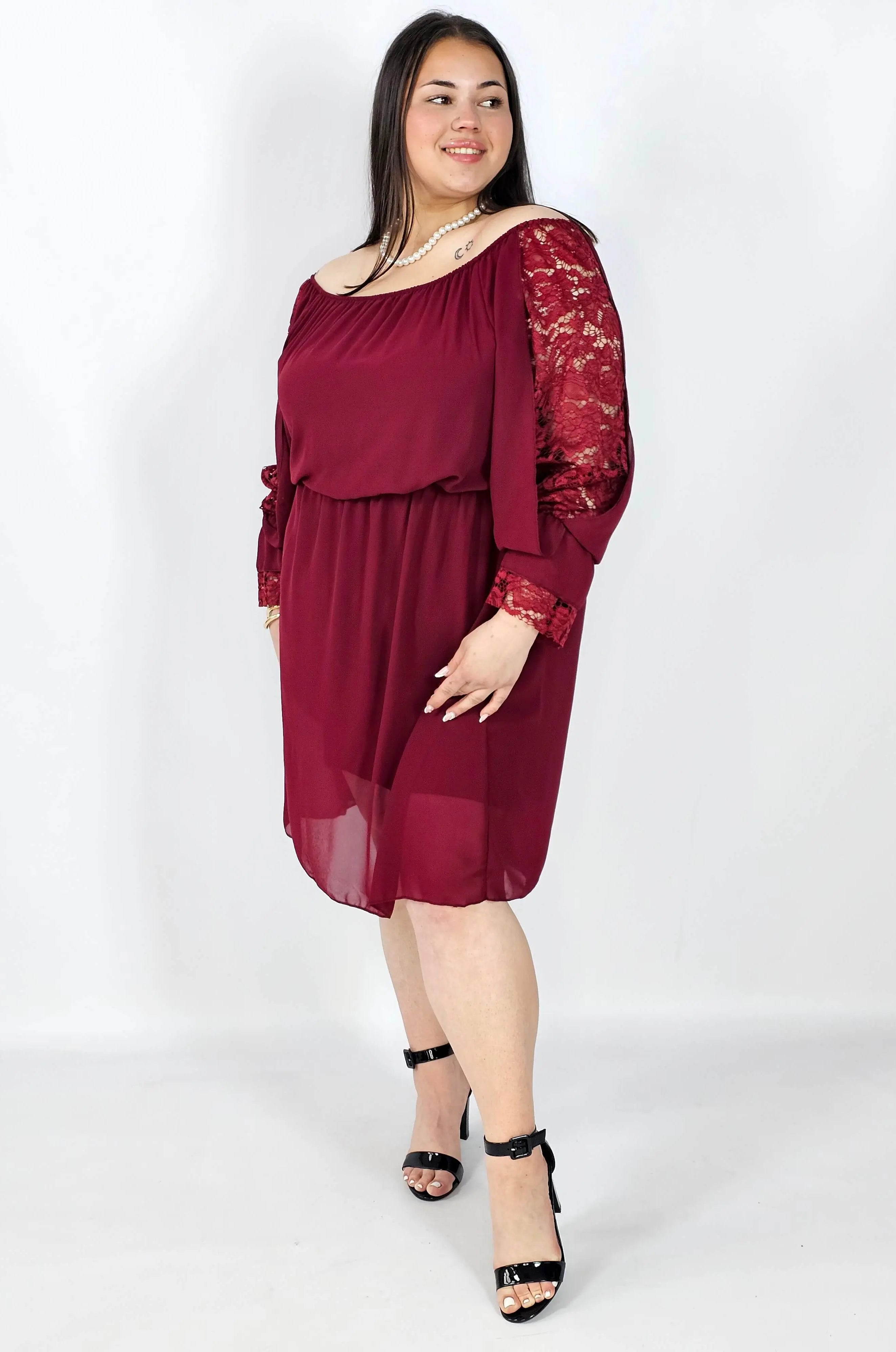 Sukienka Plus Size z koronkowymi rękawami - Hiszpanka Stylowa XL