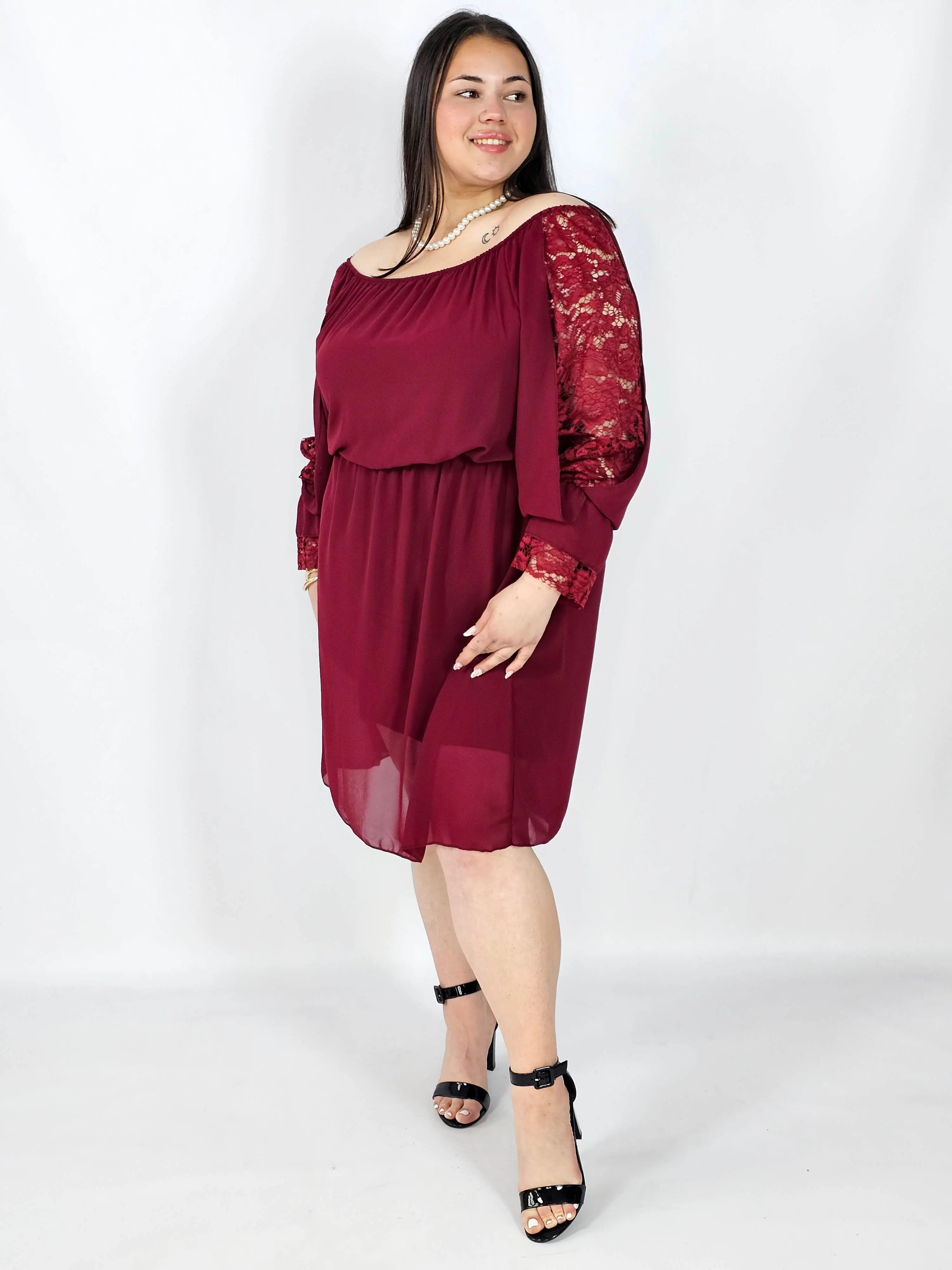 Sukienka Plus Size z koronkowymi rękawami - Hiszpanka Stylowa XL