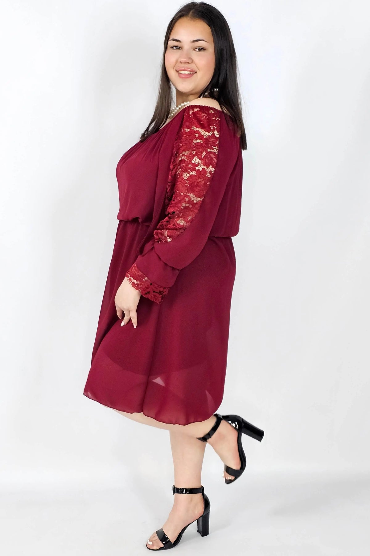Sukienka Plus Size z koronkowymi rękawami - Hiszpanka Stylowa XL