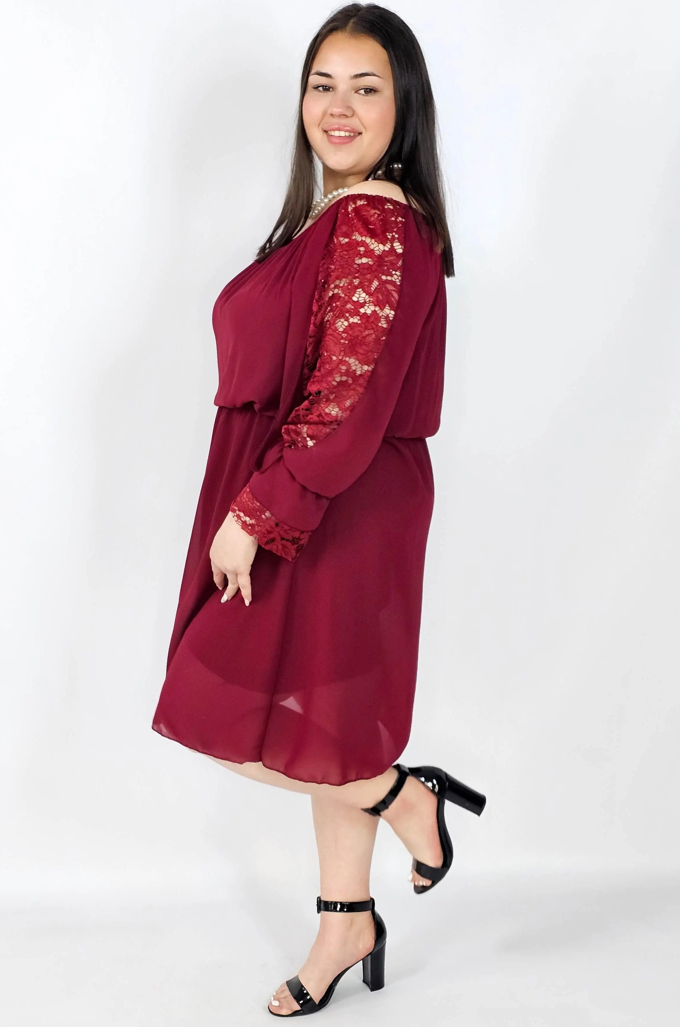Sukienka Plus Size z koronkowymi rękawami - Hiszpanka Stylowa XL