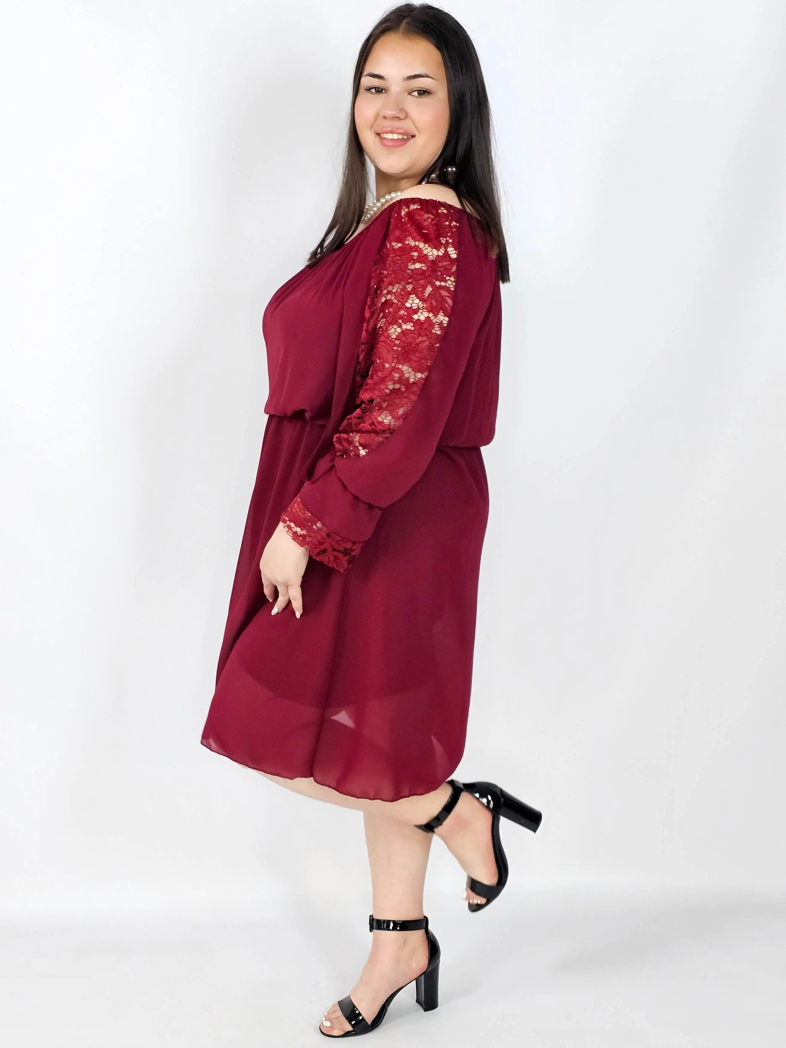 Sukienka Plus Size z koronkowymi rękawami - Hiszpanka Stylowa XL