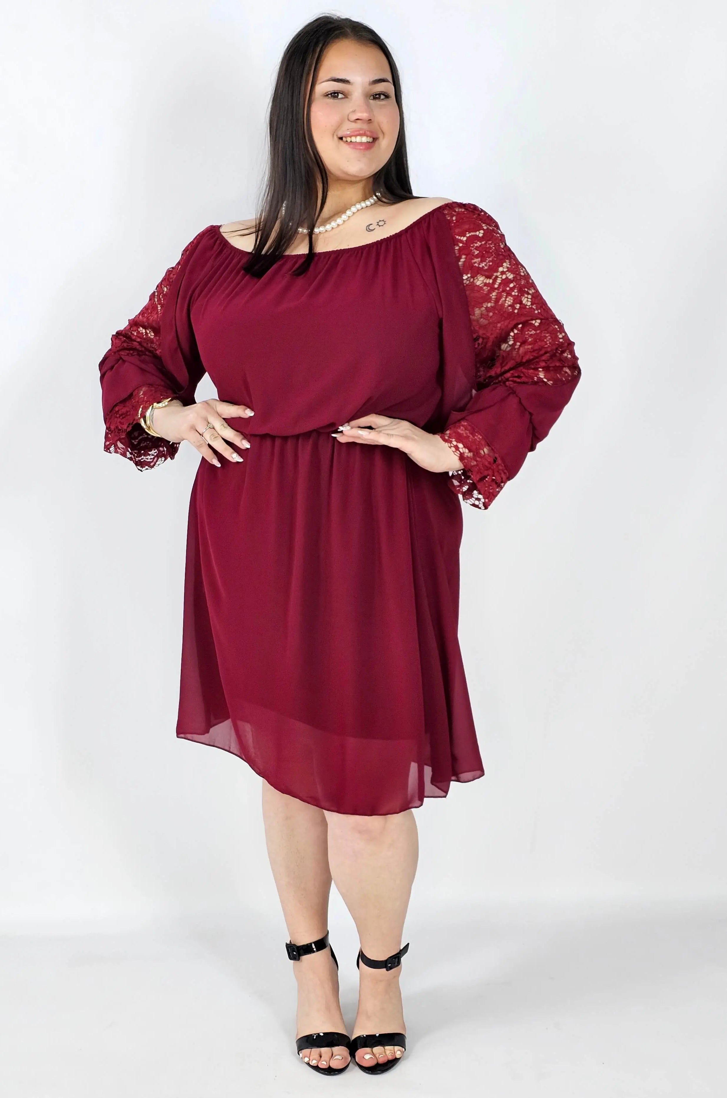 Sukienka Plus Size z koronkowymi rękawami - Hiszpanka Stylowa XL