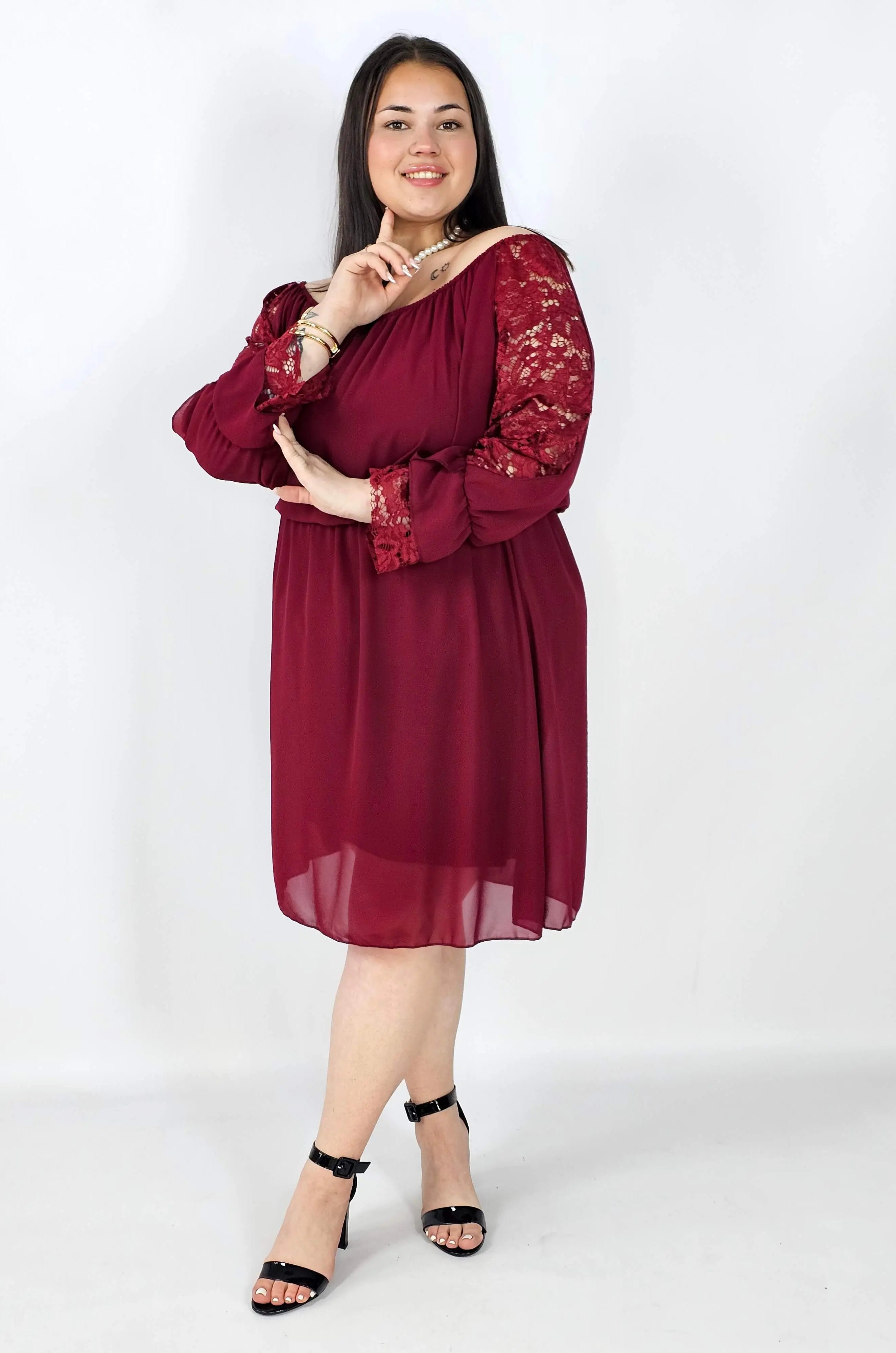 Sukienka Plus Size z koronkowymi rękawami - Hiszpanka Stylowa XL