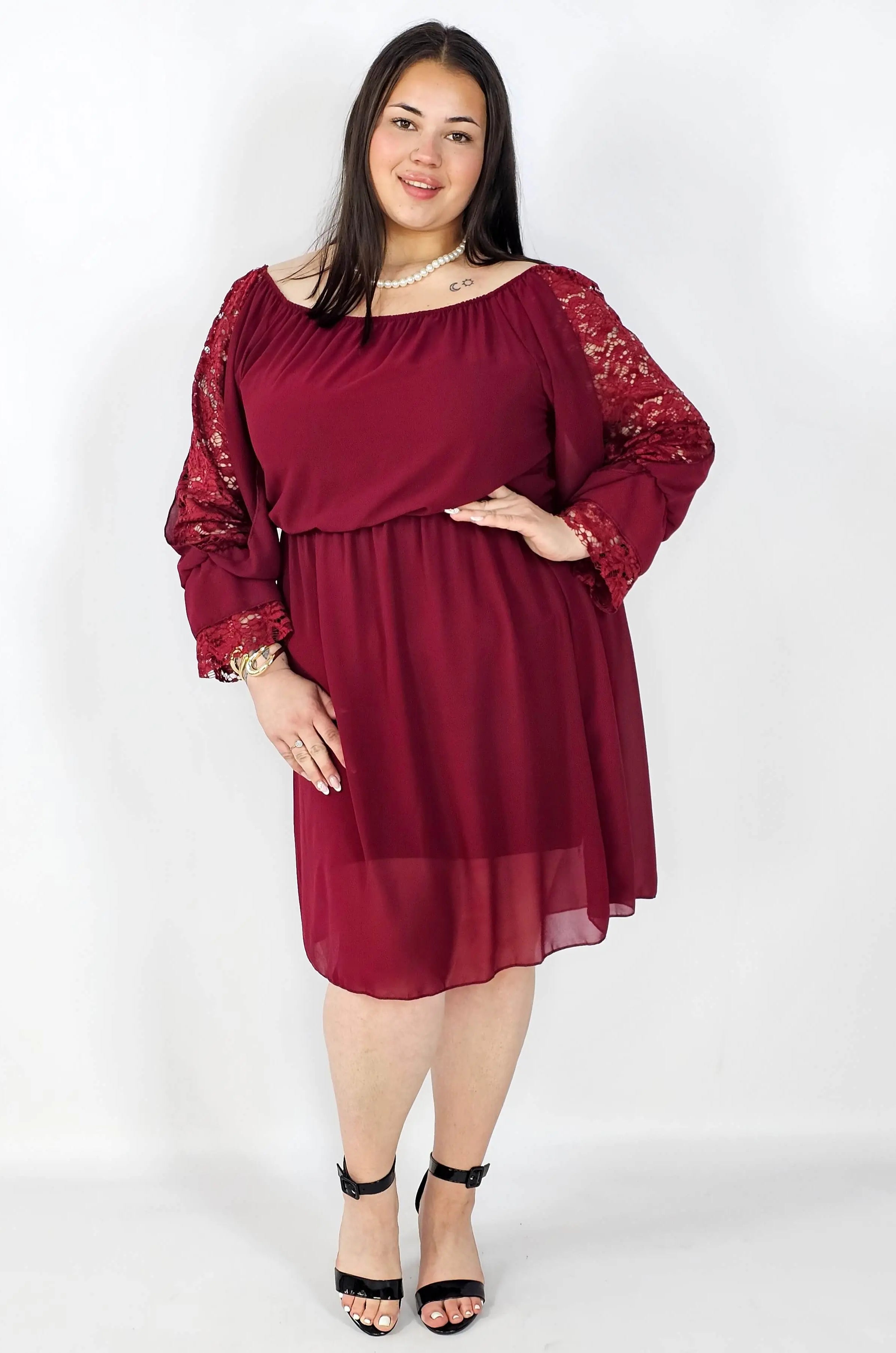 Sukienka Plus Size z koronkowymi rękawami - Hiszpanka Stylowa XL