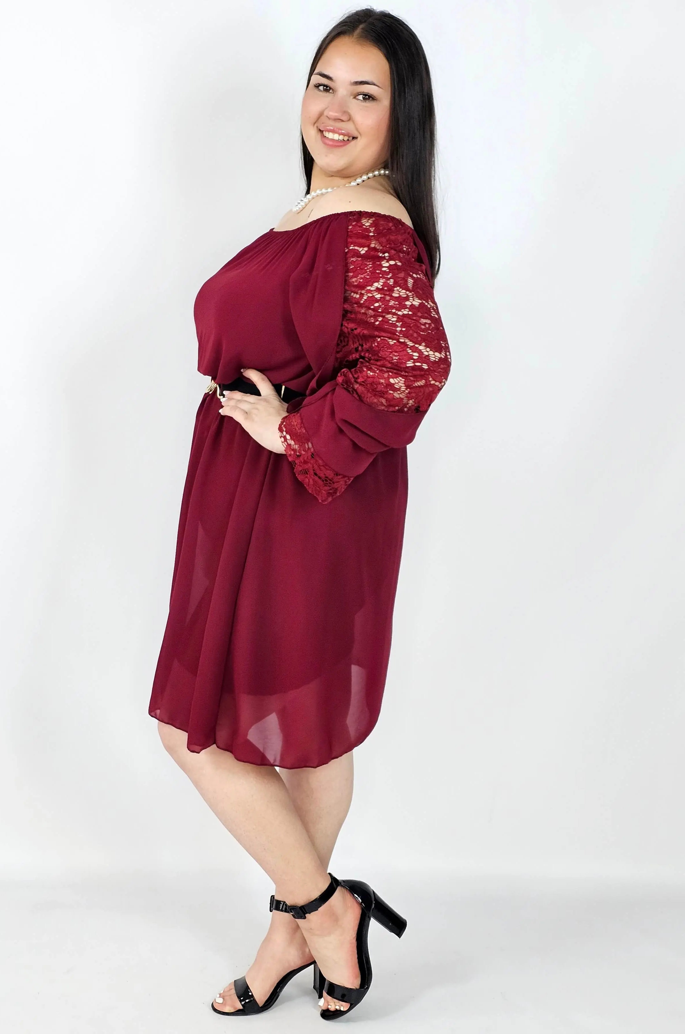 Sukienka Plus Size z koronkowymi rękawami - Hiszpanka Stylowa XL