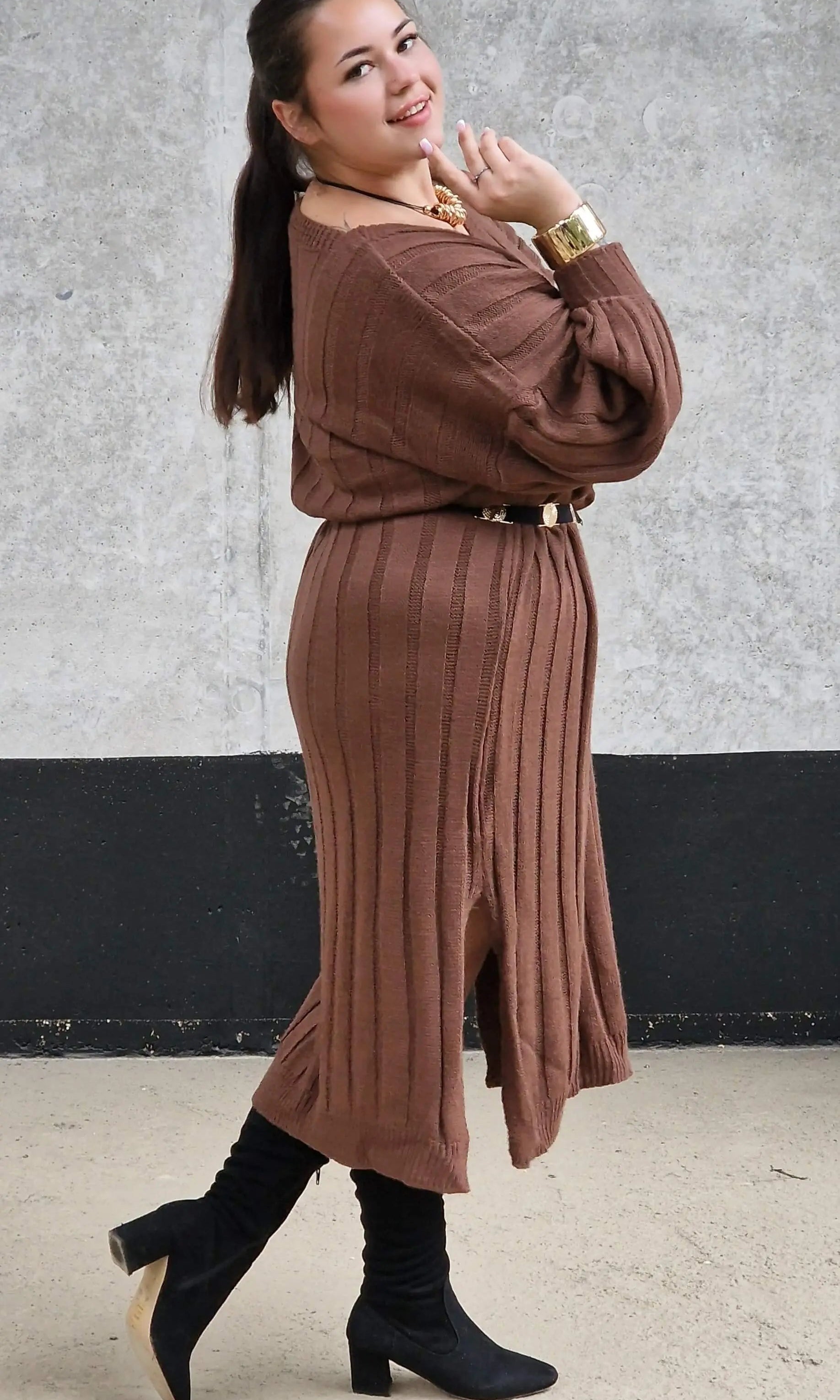 Sukienka Swetrowa z Dekoltem w Serek Stylowa XL