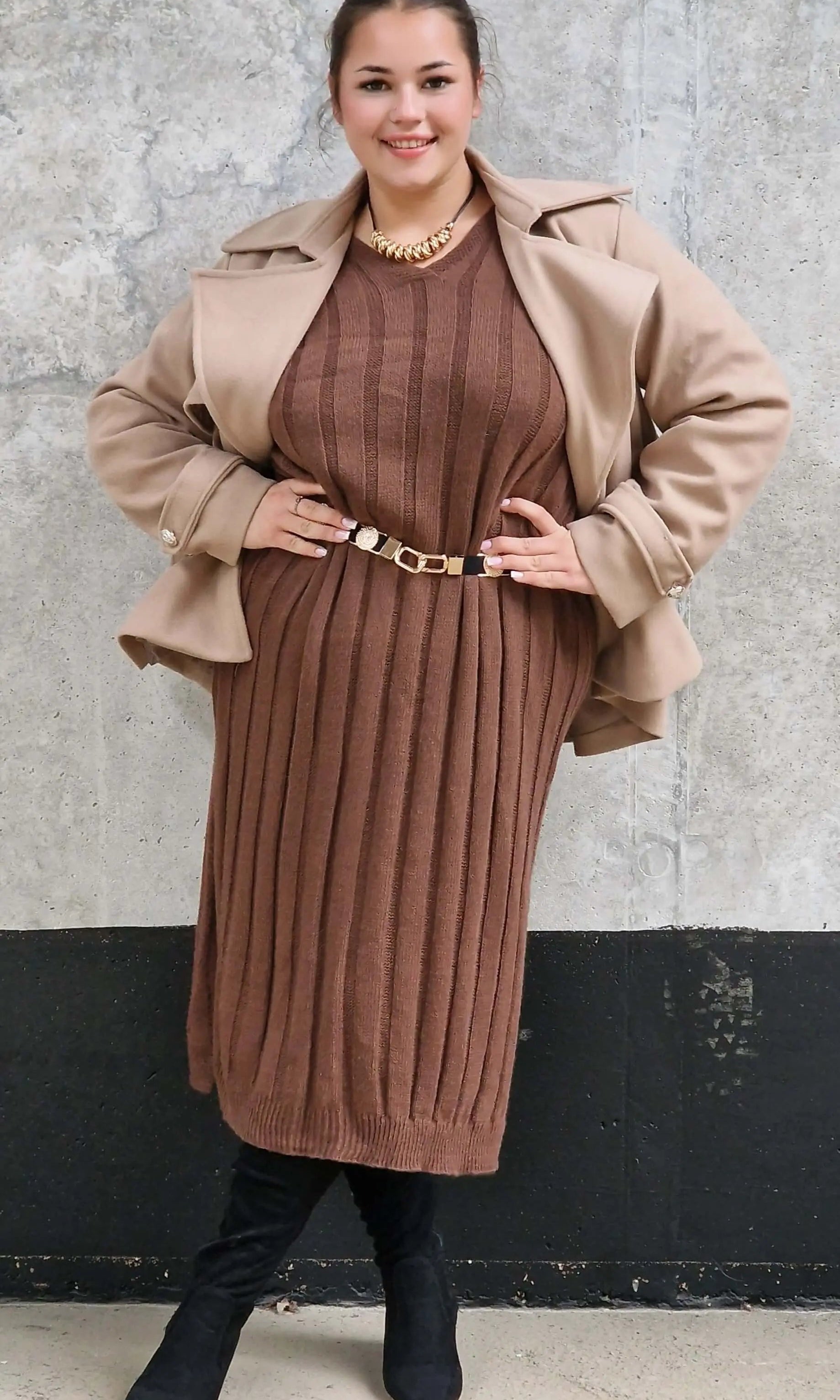 Sukienka Swetrowa z Dekoltem w Serek Stylowa XL