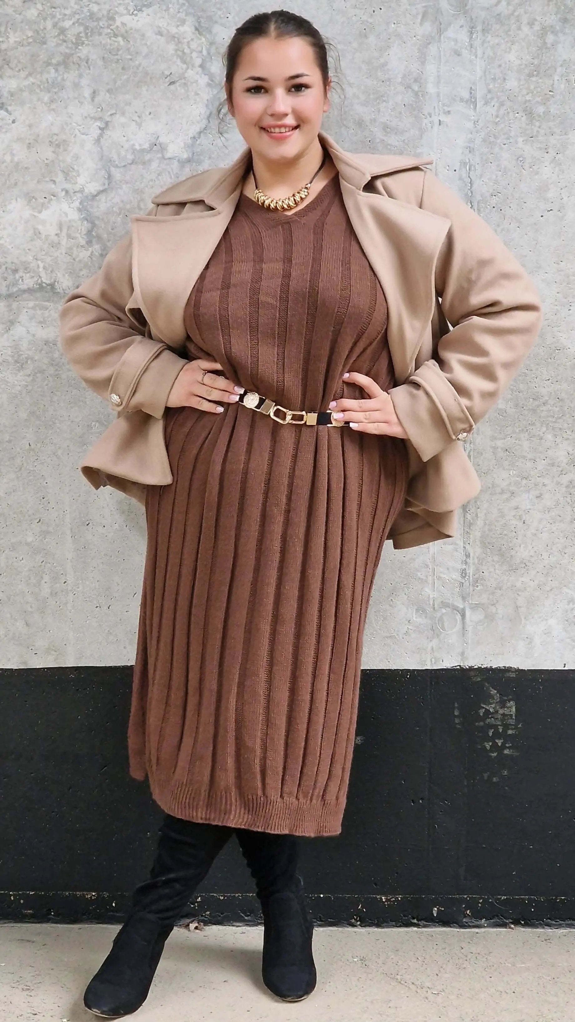 Sukienka Swetrowa z Dekoltem w Serek Stylowa XL