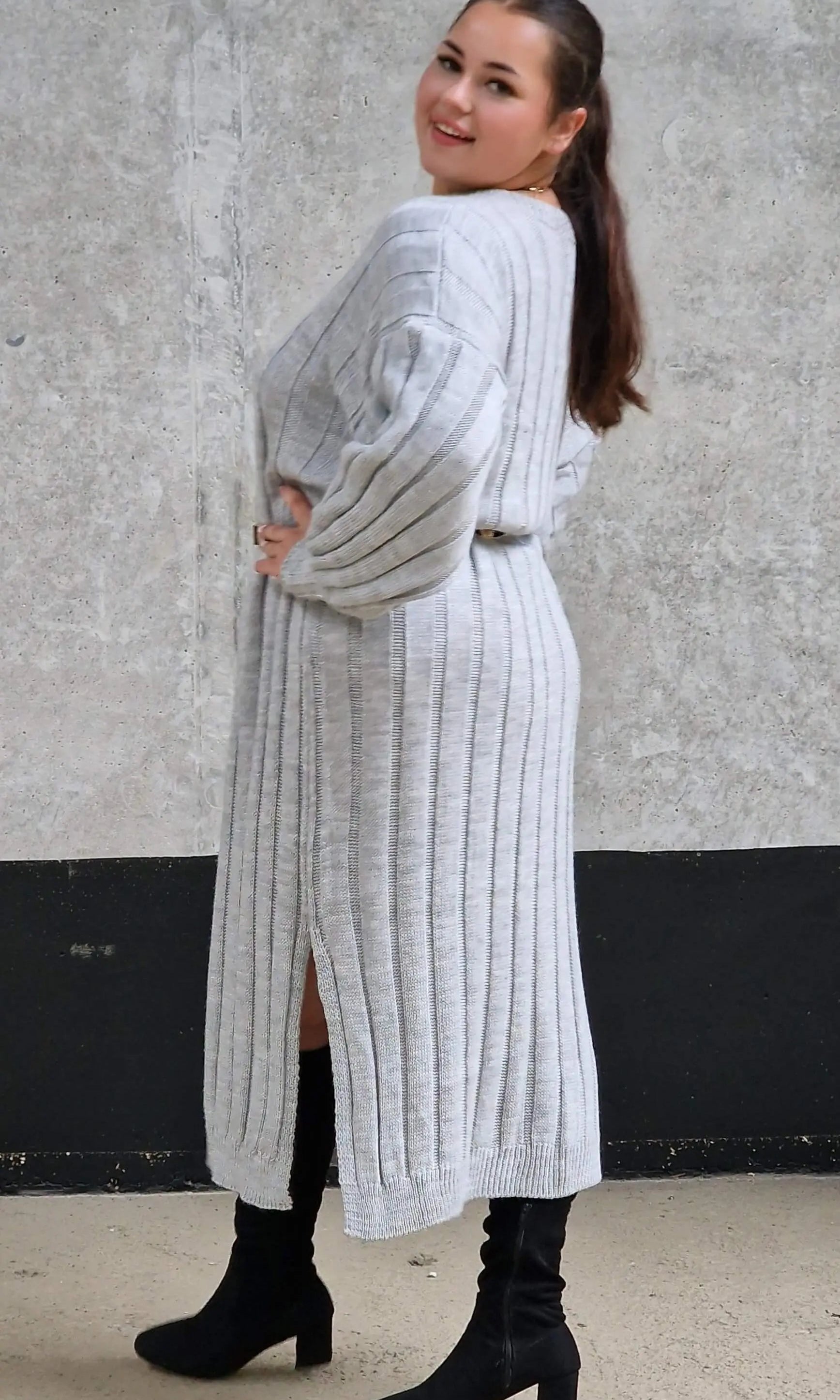 Sukienka Swetrowa z Dekoltem w Serek Stylowa XL