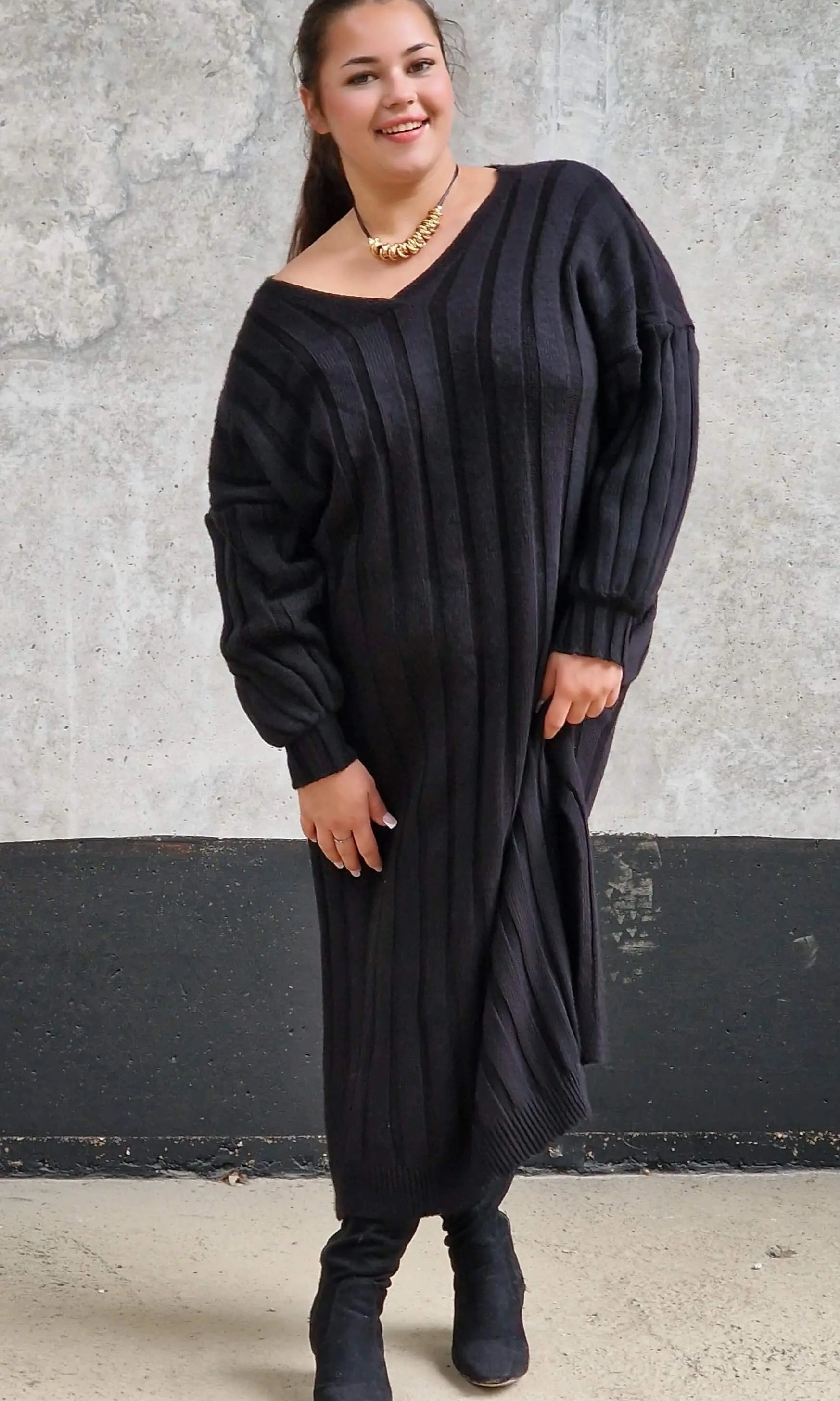 Sukienka Swetrowa z Dekoltem w Serek Stylowa XL