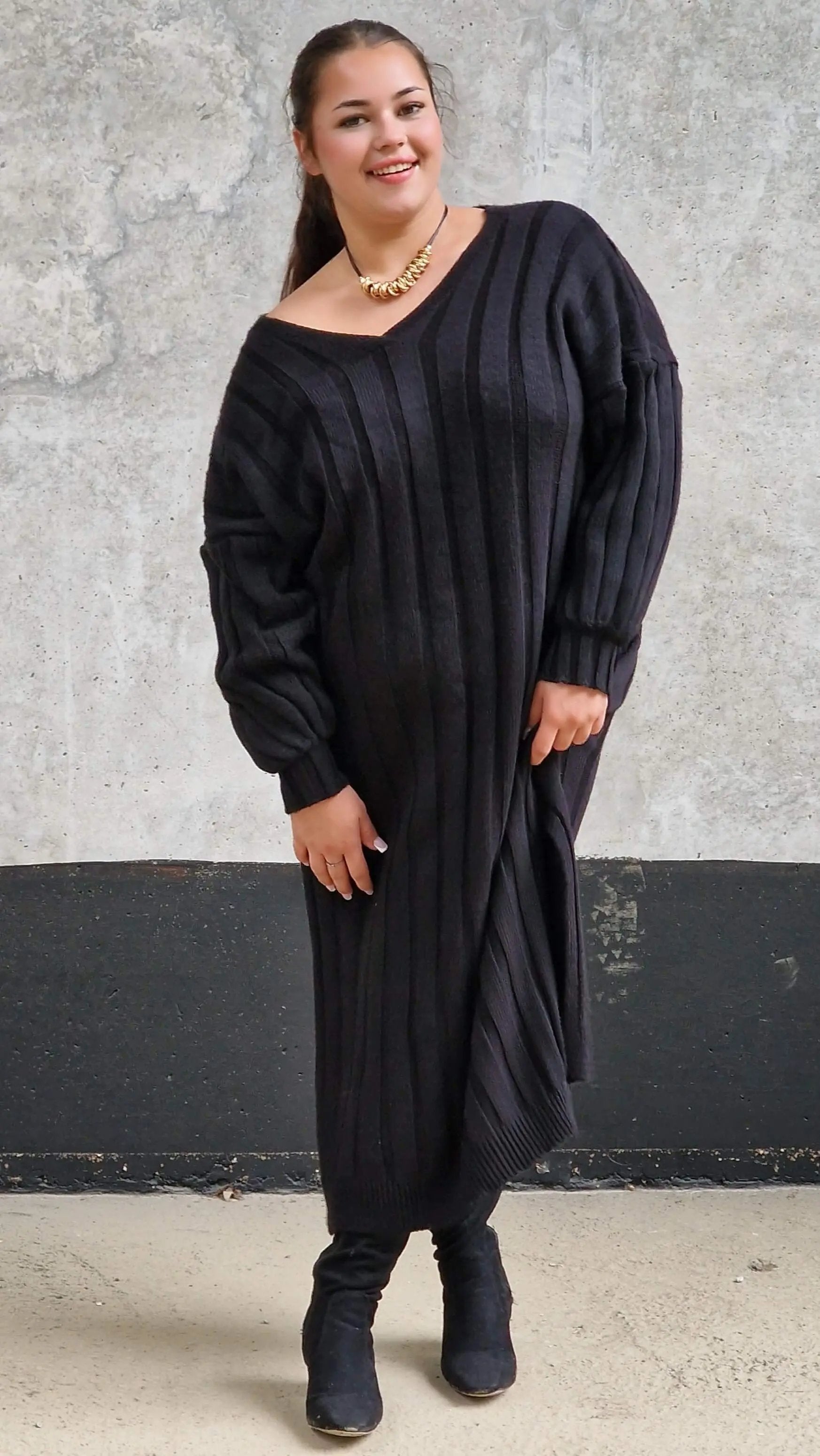 Sukienka Swetrowa z Dekoltem w Serek Stylowa XL