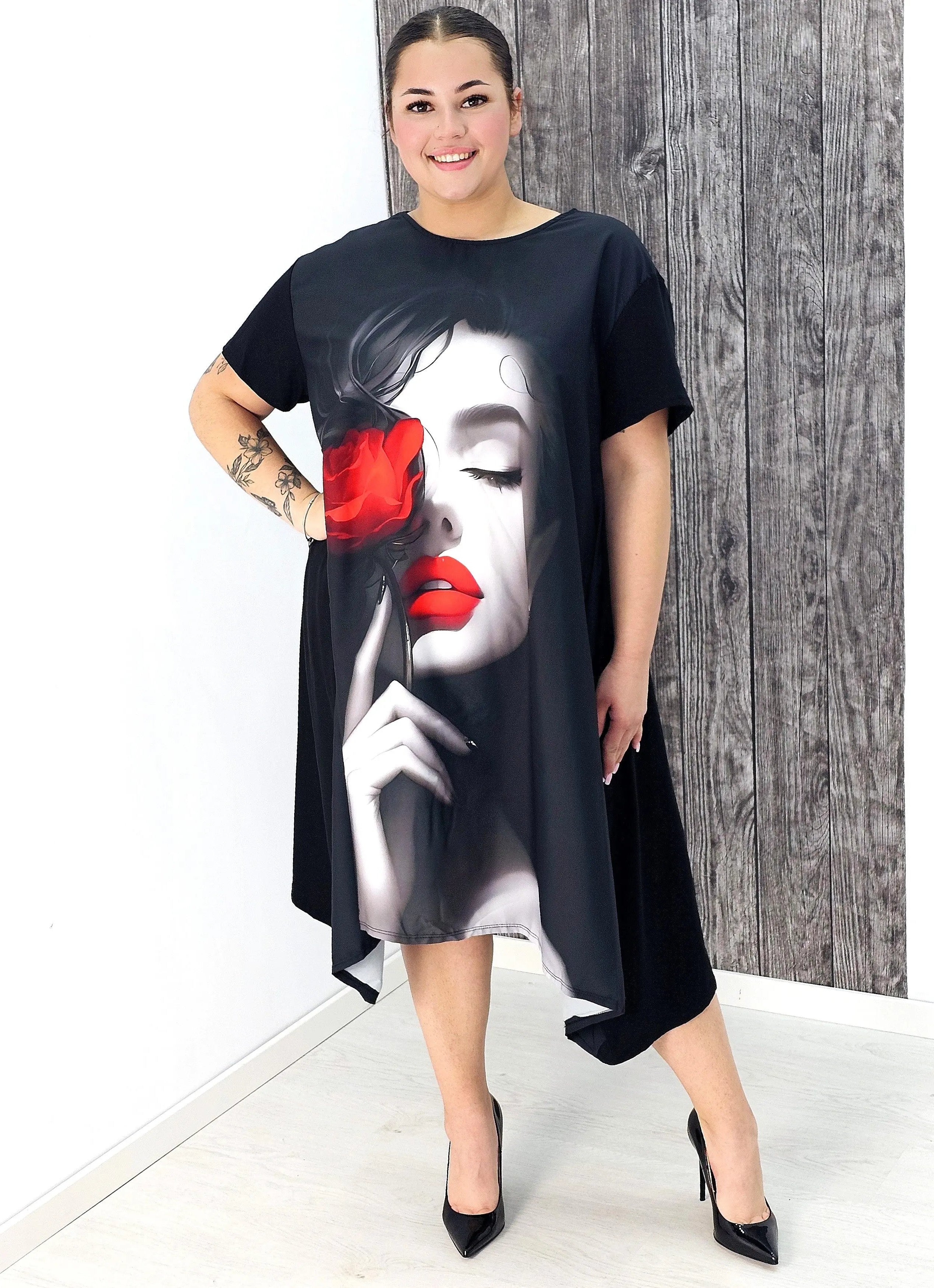 Sukienka asymetryczna z artystycznym nadrukiem Stylowa XL