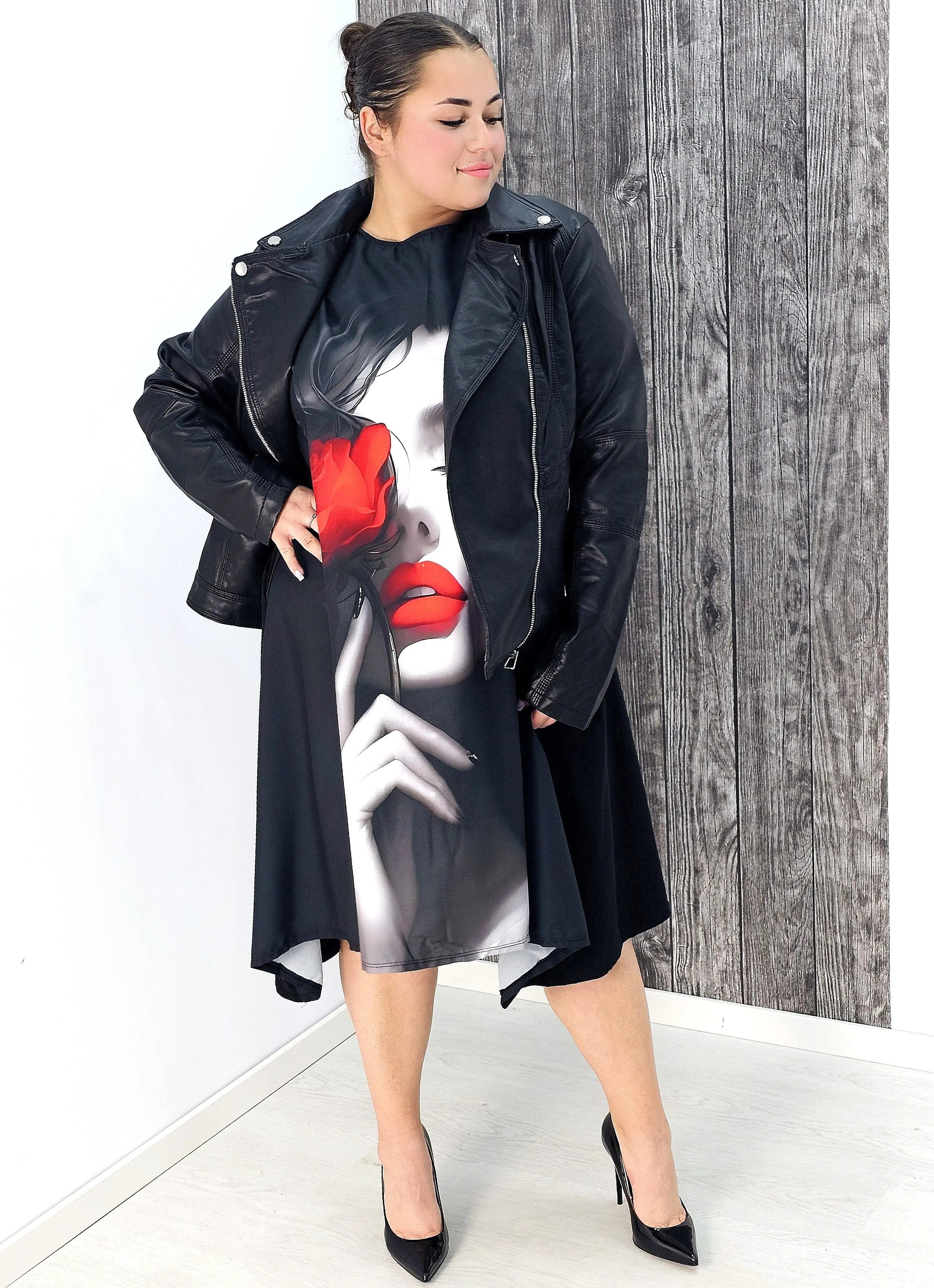 Sukienka asymetryczna z artystycznym nadrukiem Stylowa XL