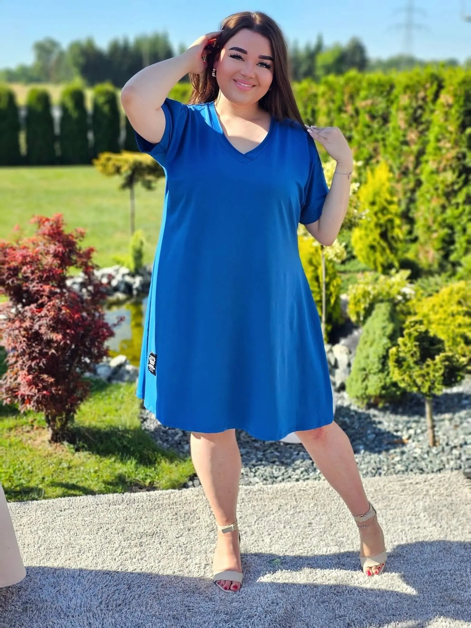 Sukienka basic z wycięciem na ramionach Stylowa XL