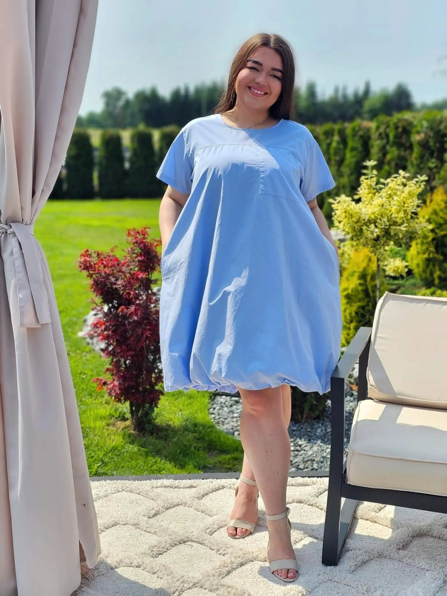 Sukienka bawełna z krótkim rękawem i ozdobna kieszonka z przodu. Stylowa XL