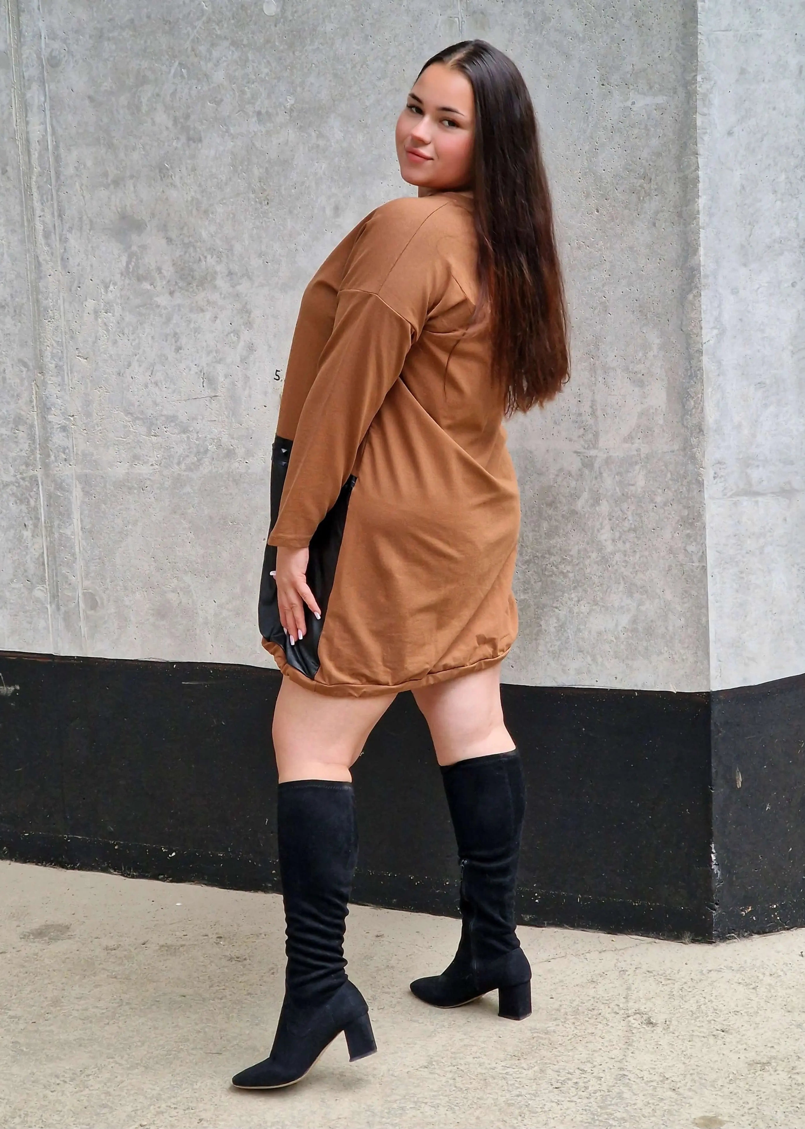 Sukienka bawełniana z wstawka eco skóry na przodzie Stylowa XL