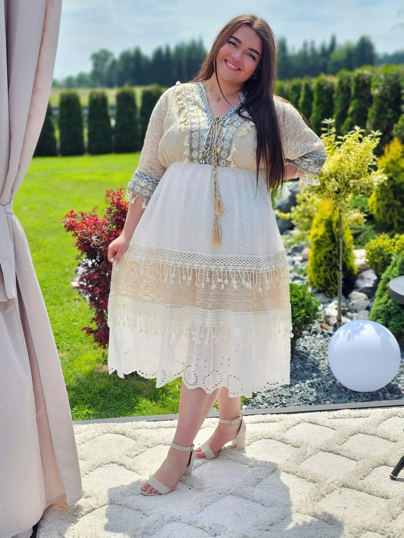 Sukienka boho z haftem i chwostami Stylowa XL