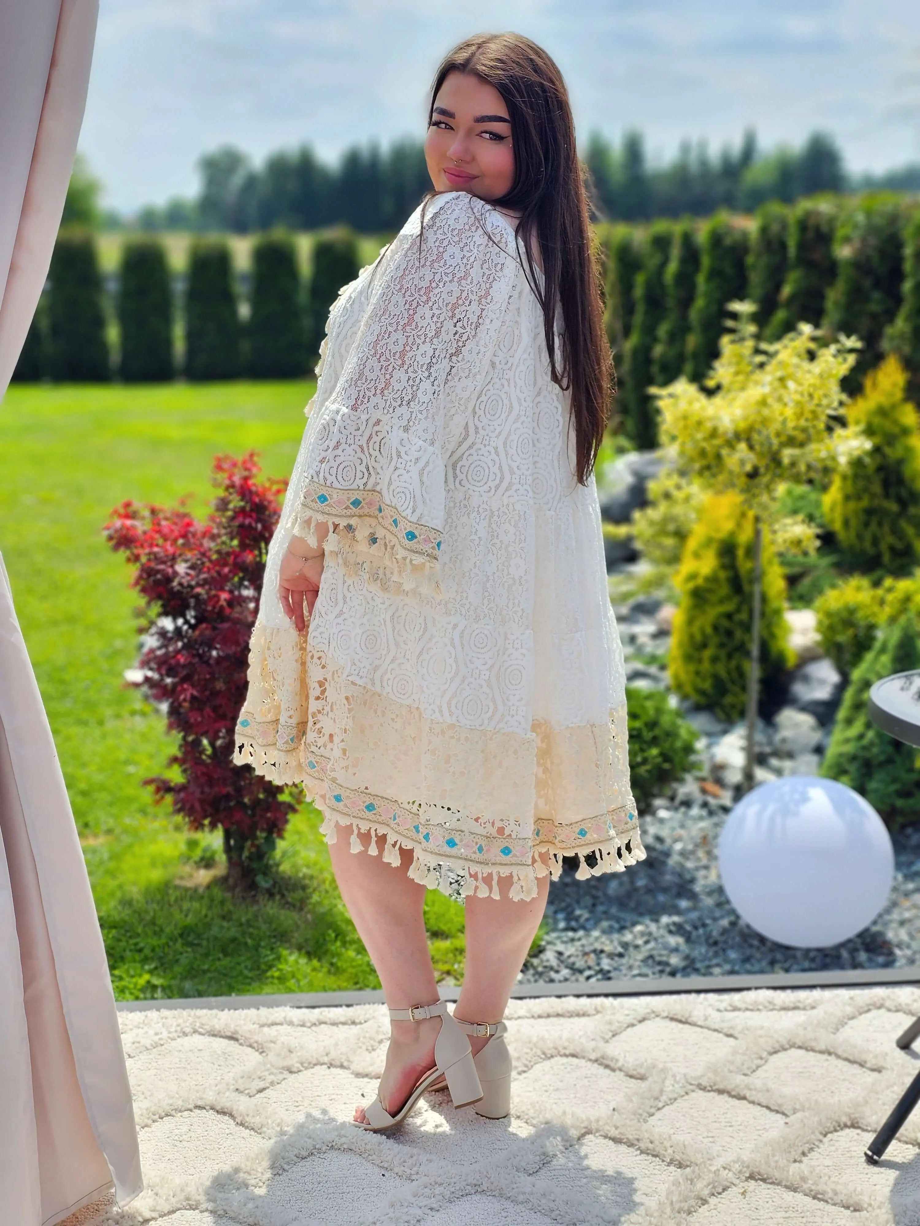 Sukienka boho z koronką i zdobieniami Stylowa XL