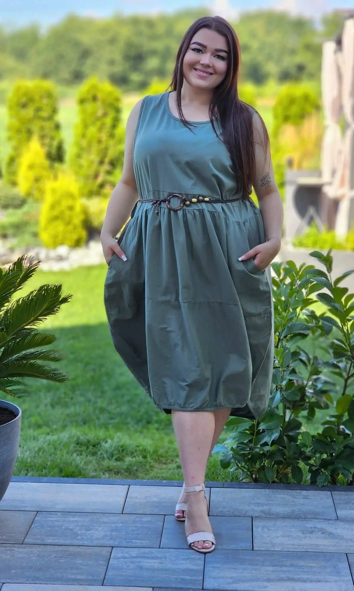 Sukienka bombka bez rękawów Stylowa XL