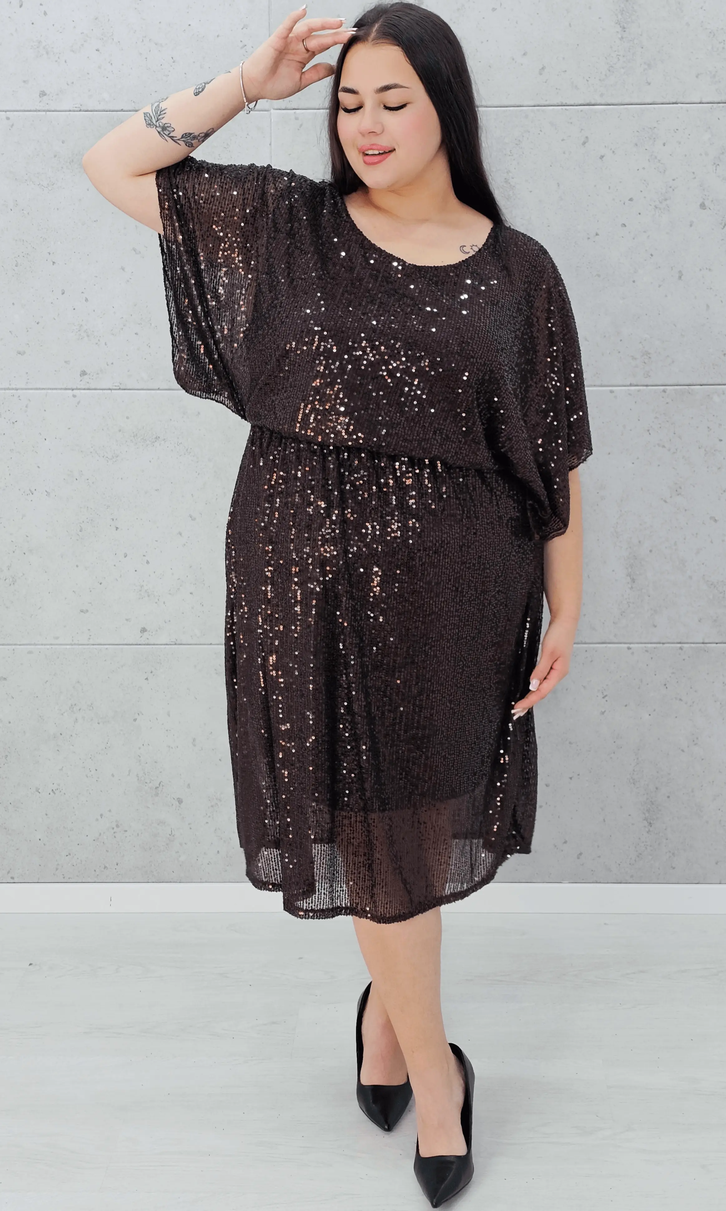 Sukienka cekinowa z połyskiem Stylowa XL