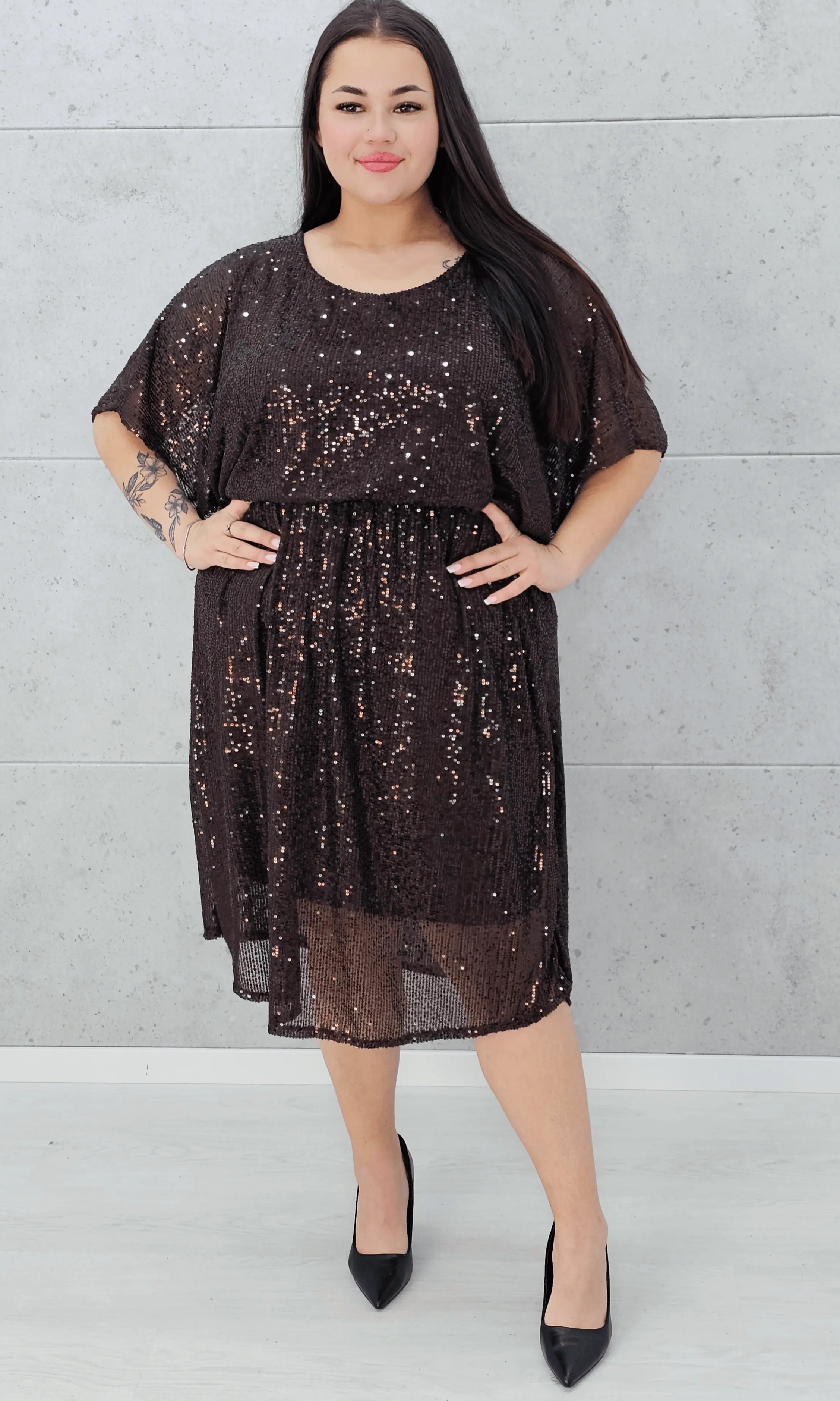 Sukienka cekinowa z połyskiem Stylowa XL