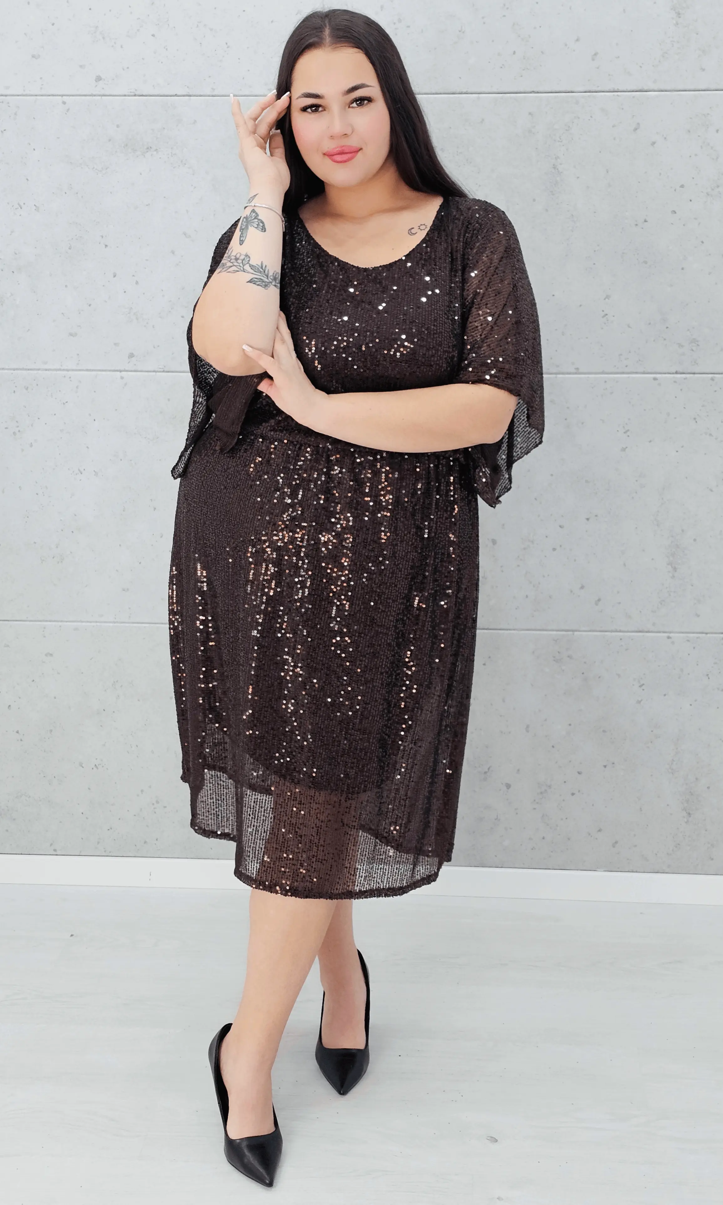 Sukienka cekinowa z połyskiem Stylowa XL