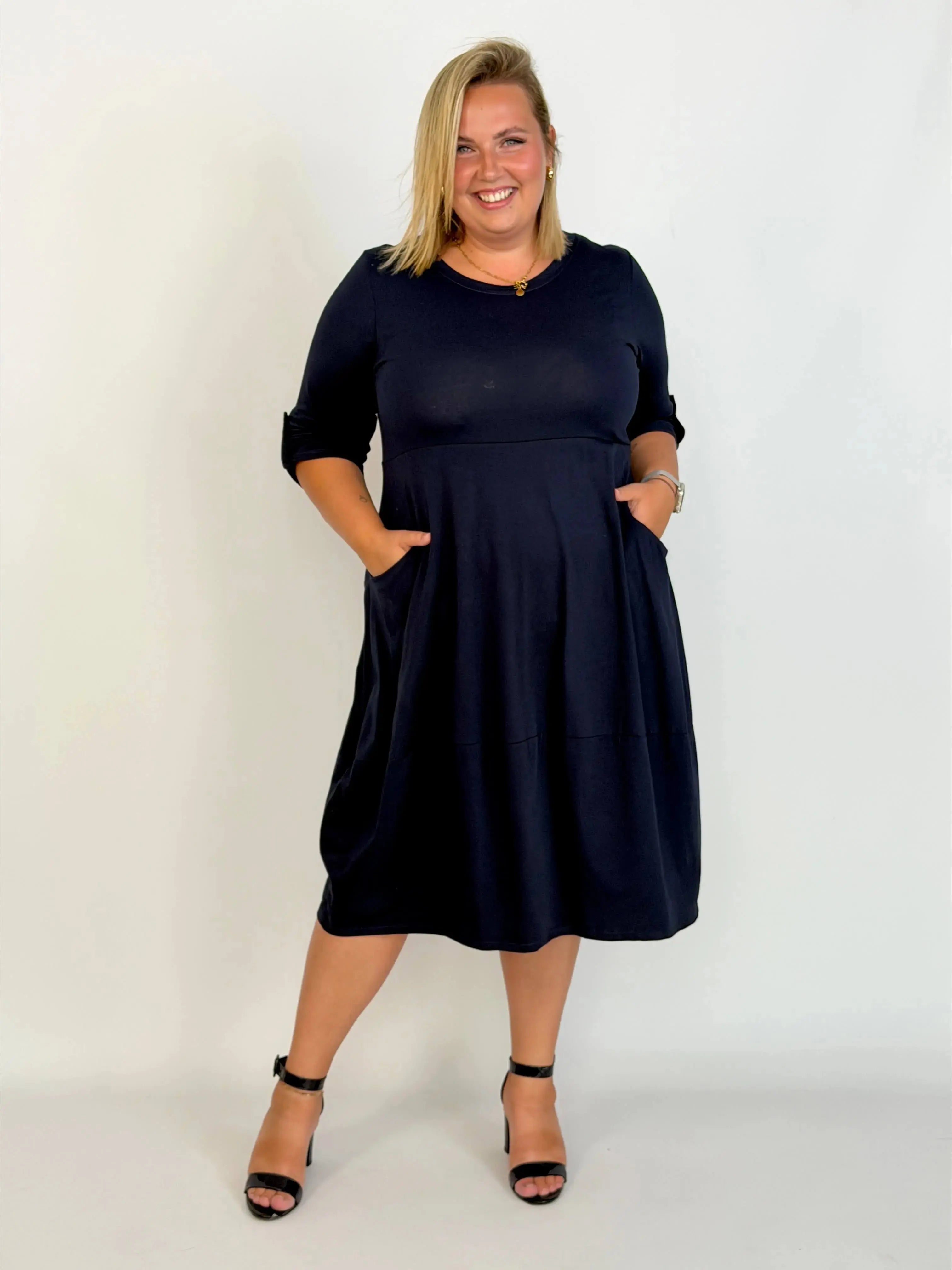Sukienka damska Plus Size z kieszeniami i rękawem 3/4 Stylowa XL