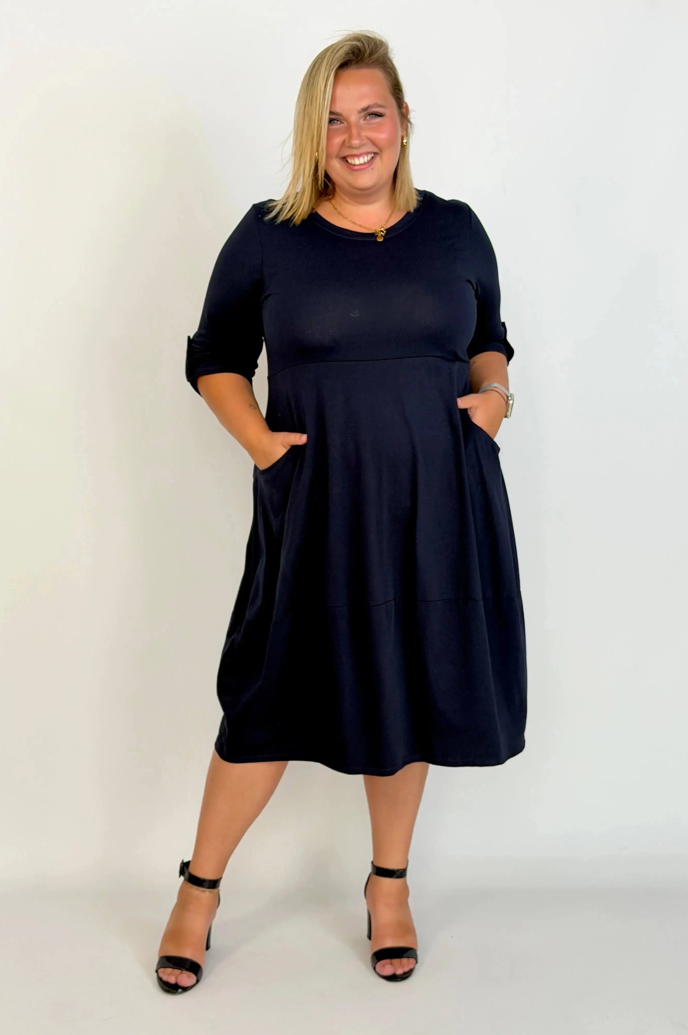 Sukienka damska Plus Size z kieszeniami i rękawem 3/4 Stylowa XL