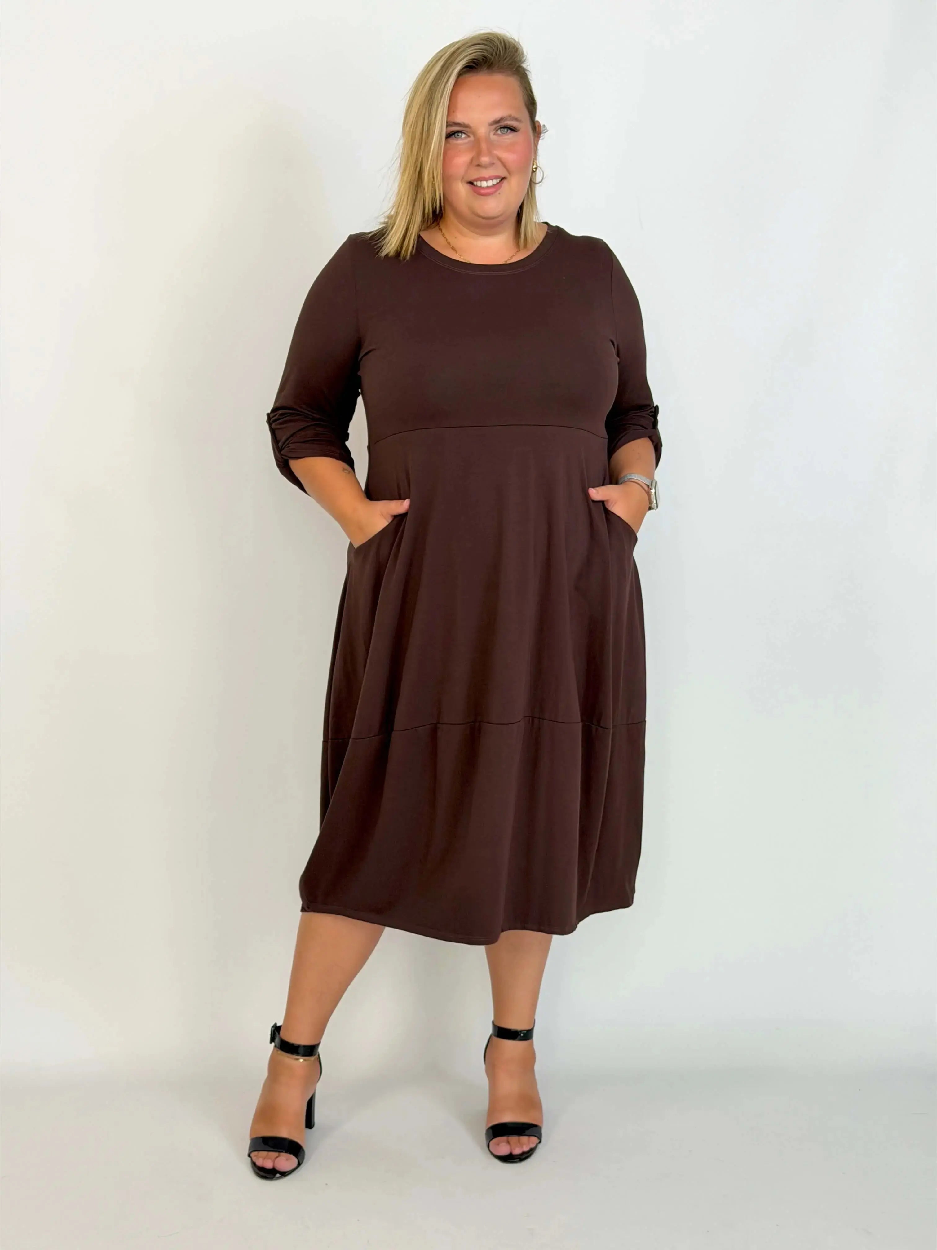 Sukienka damska Plus Size z kieszeniami i rękawem 3/4 Stylowa XL