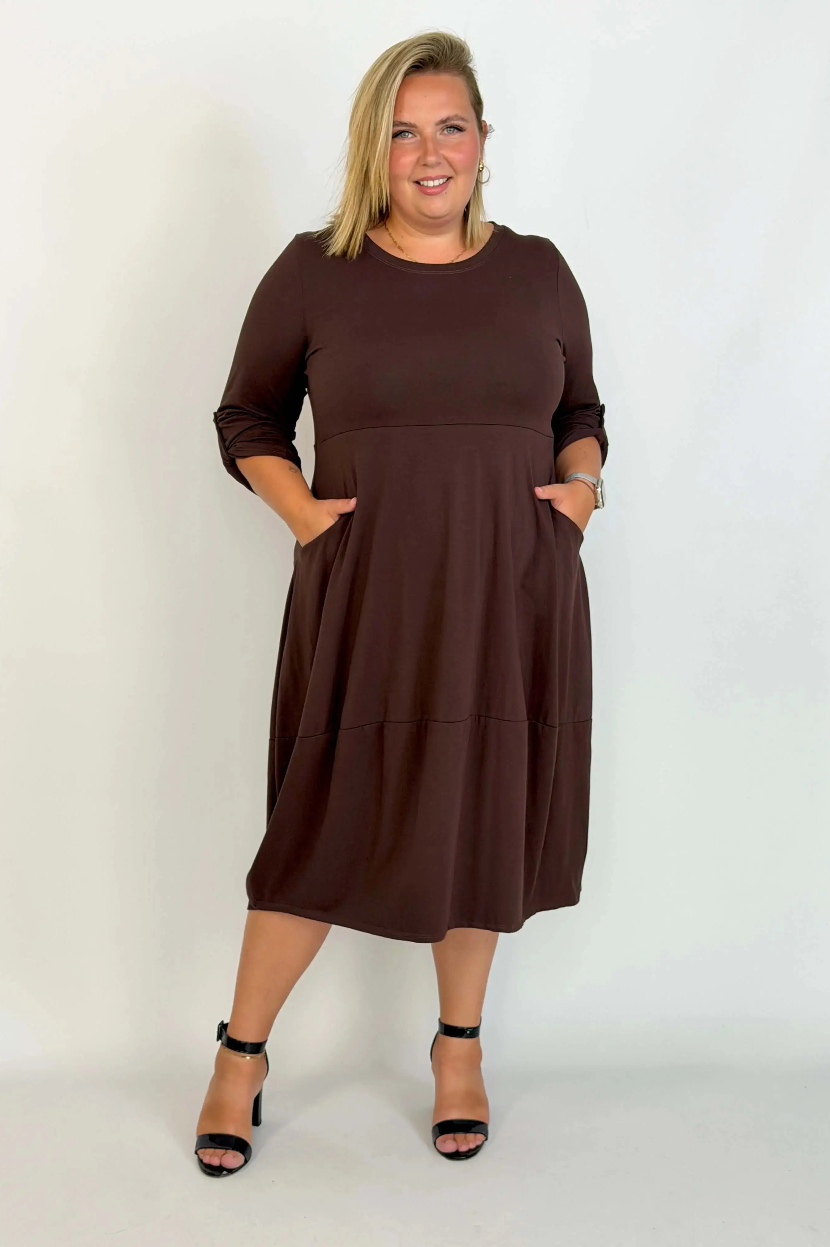 Sukienka damska Plus Size z kieszeniami i rękawem 3/4 Stylowa XL