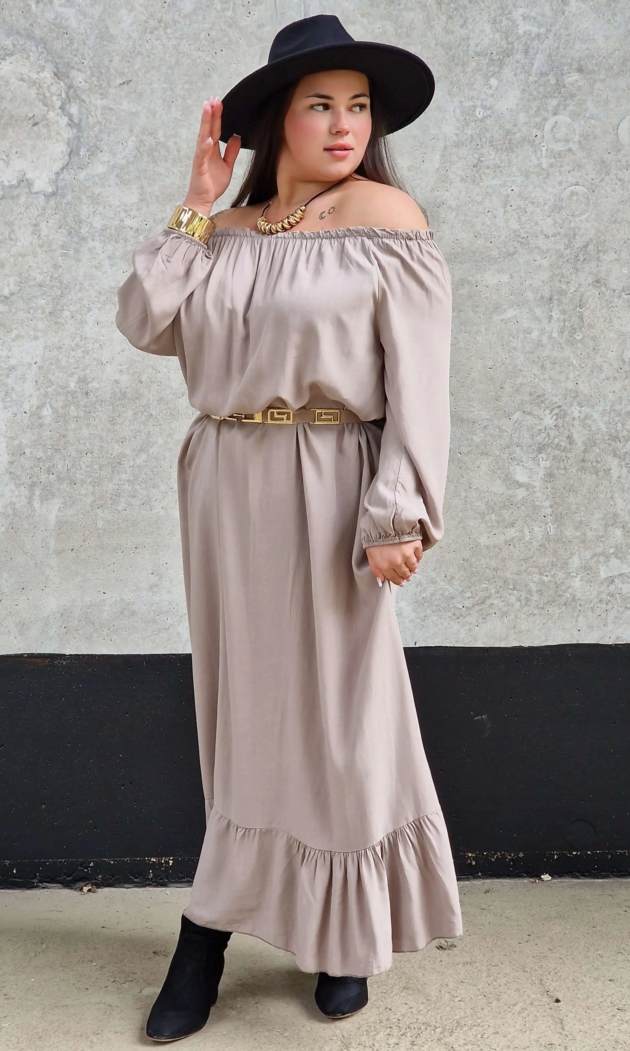 Sukienka długa,  hiszpanka z falbanką - dwa kolory Stylowa XL