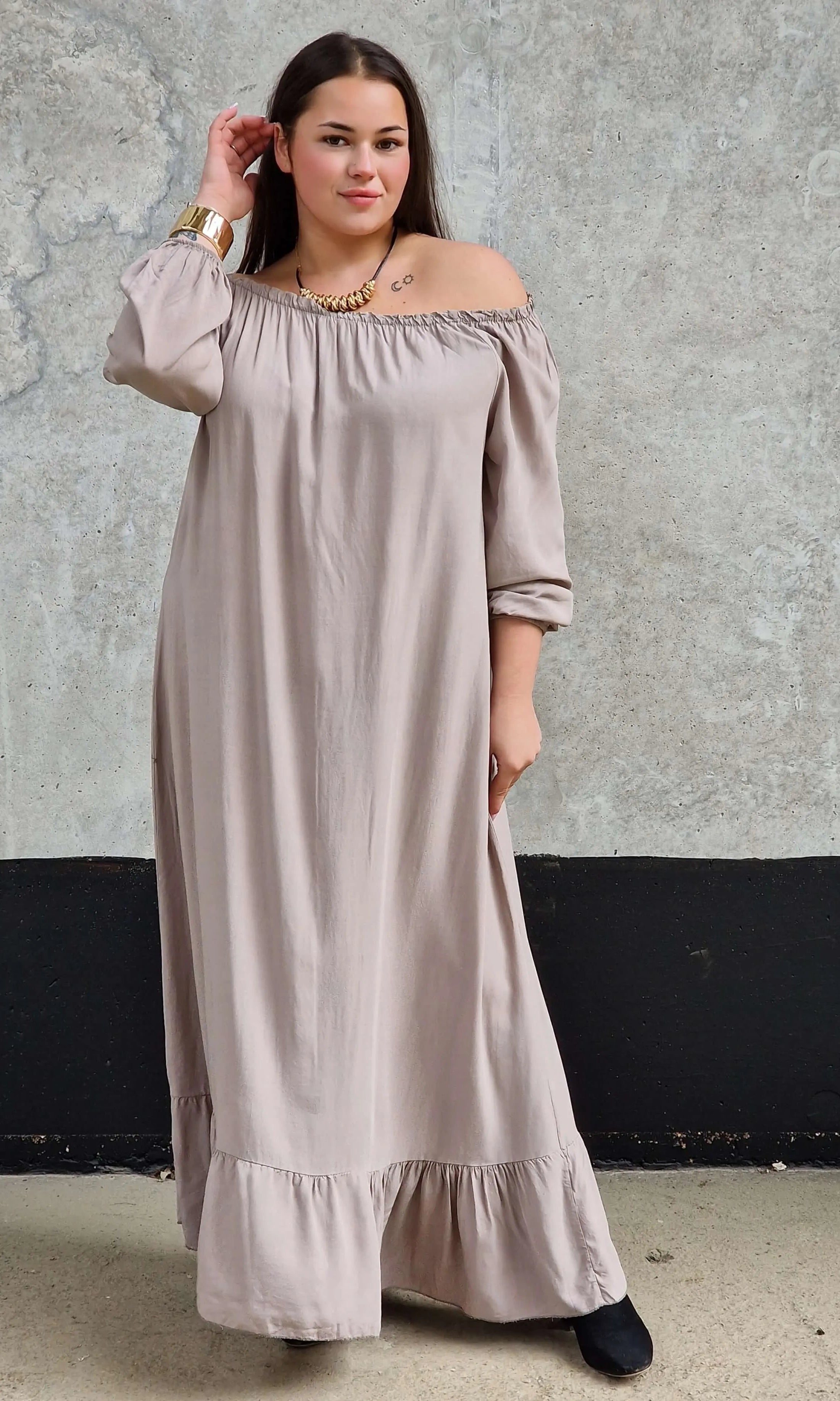 Sukienka długa,  hiszpanka z falbanką - dwa kolory Stylowa XL