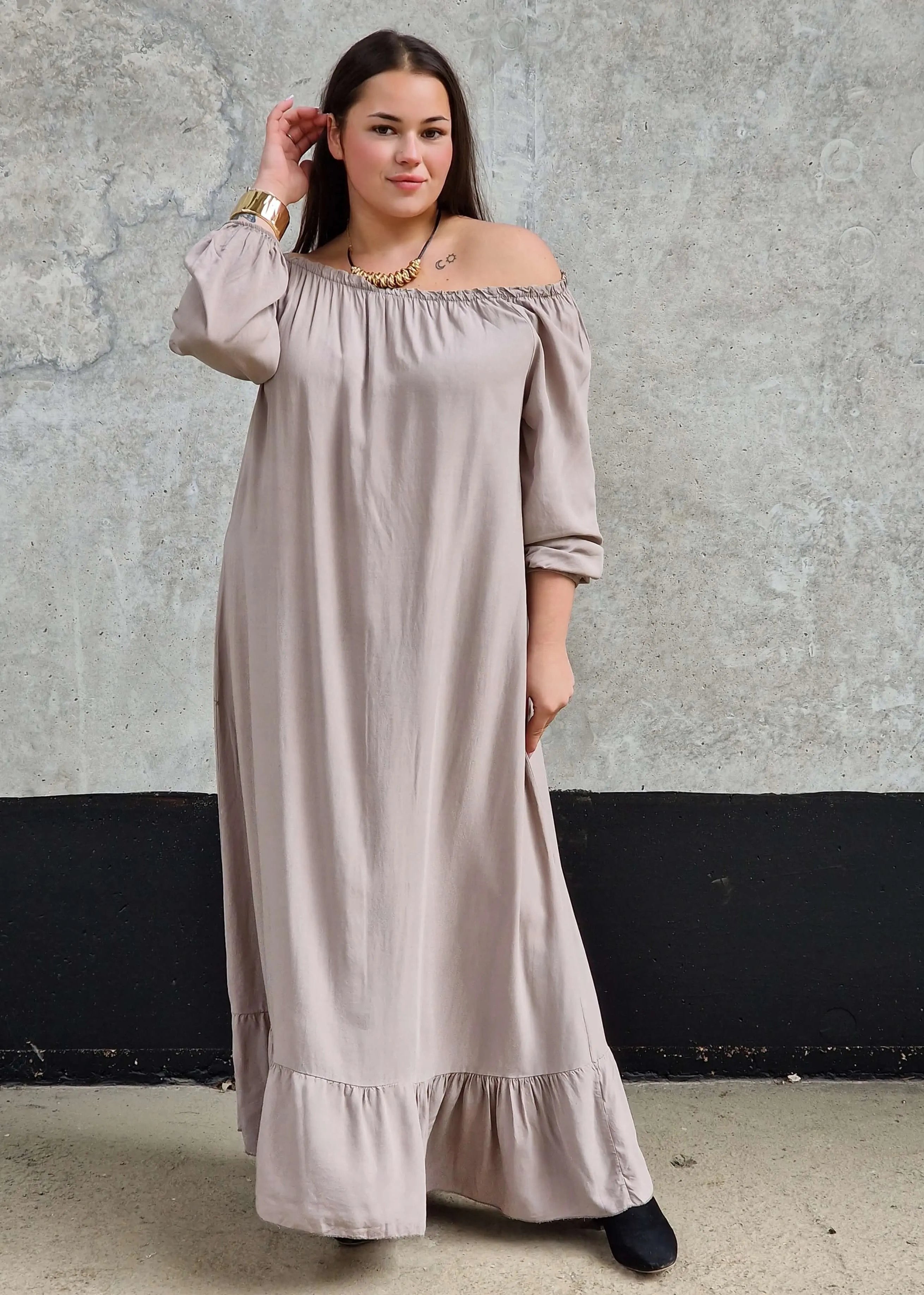 Sukienka długa, hiszpanka z falbanką - dwa kolory Stylowa XL