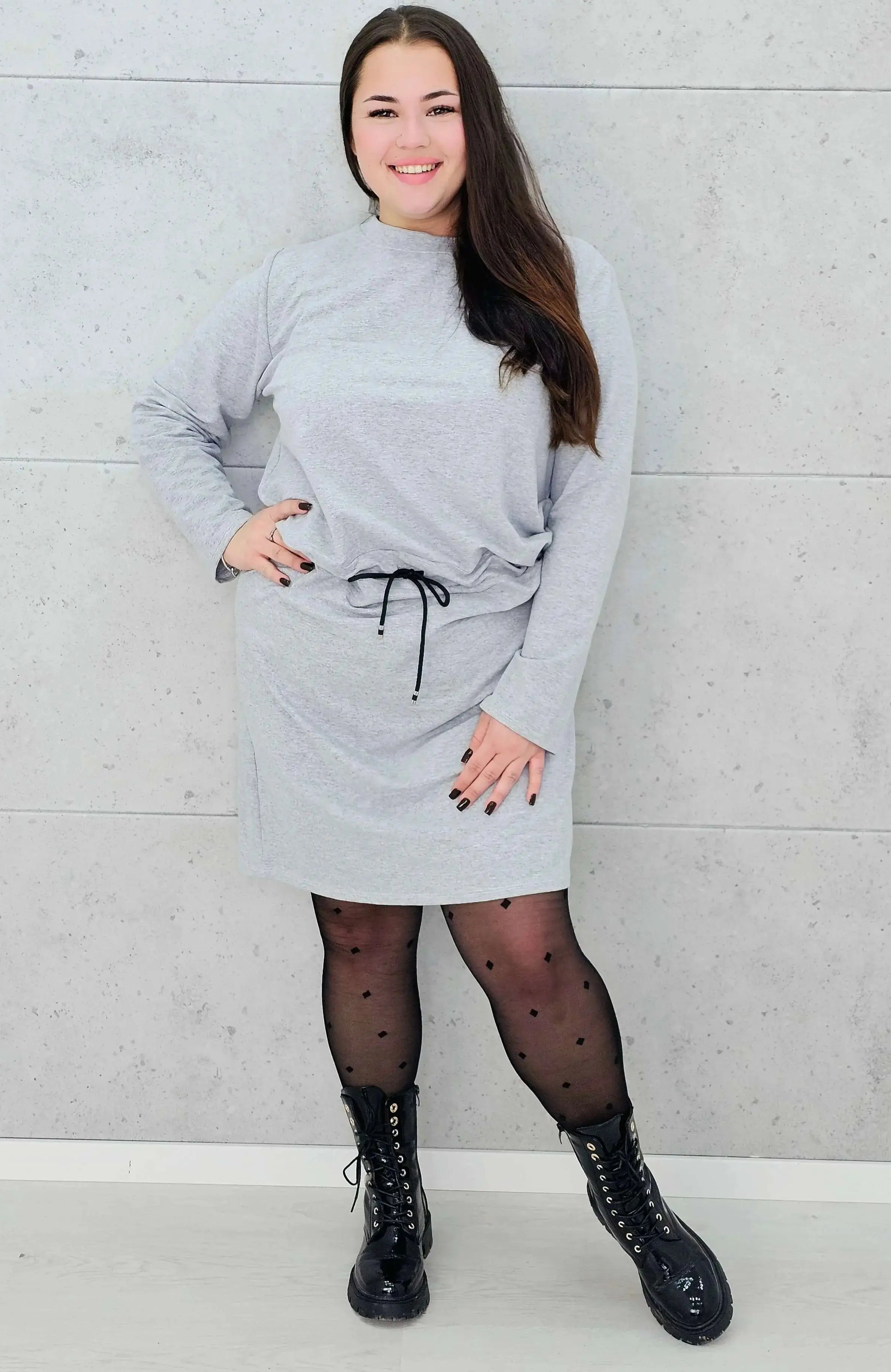 Sukienka dresowa z wiązaniem w talii – moda dla kobiet plus size Stylowa XL
