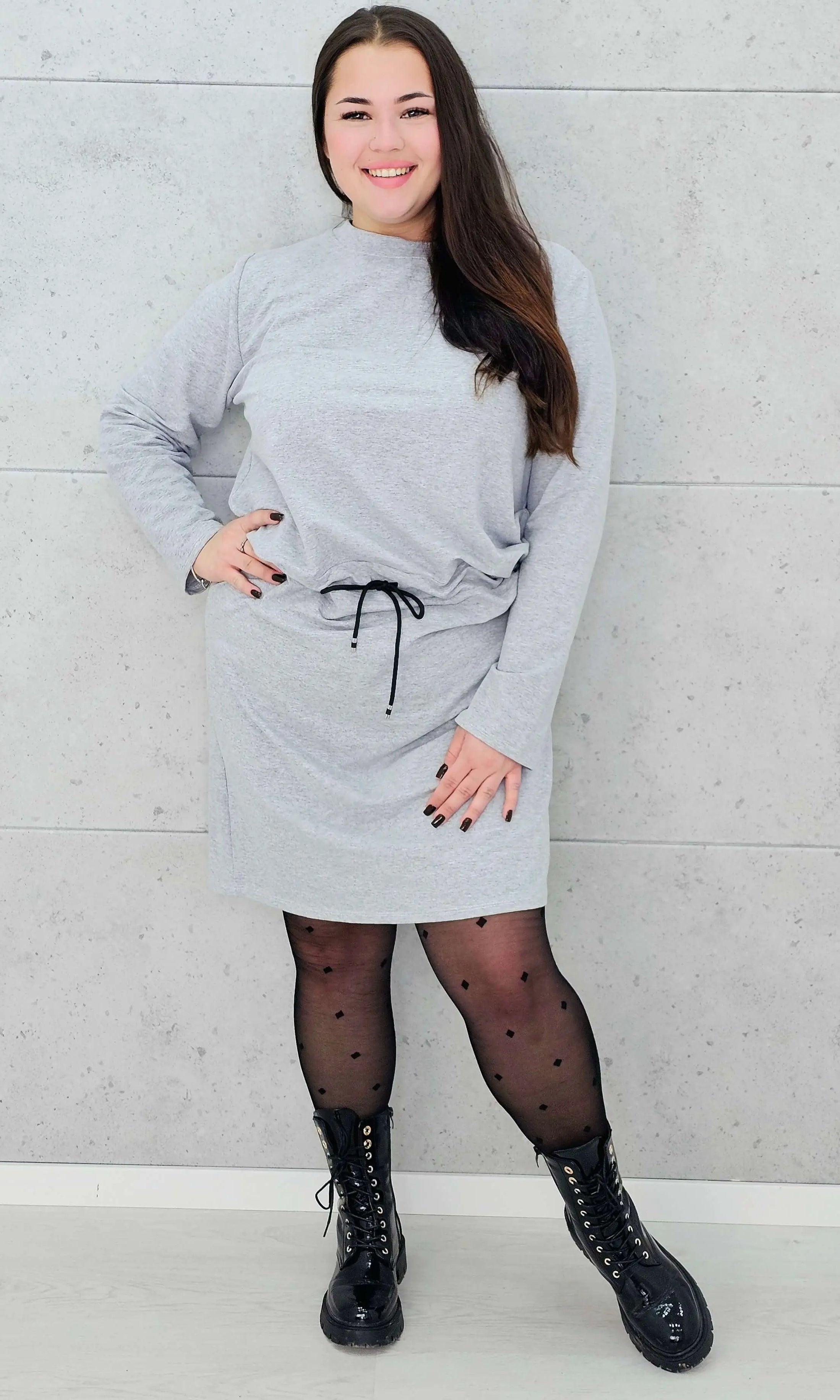 Sukienka dresowa z wiązaniem w talii – moda dla kobiet plus size Stylowa XL