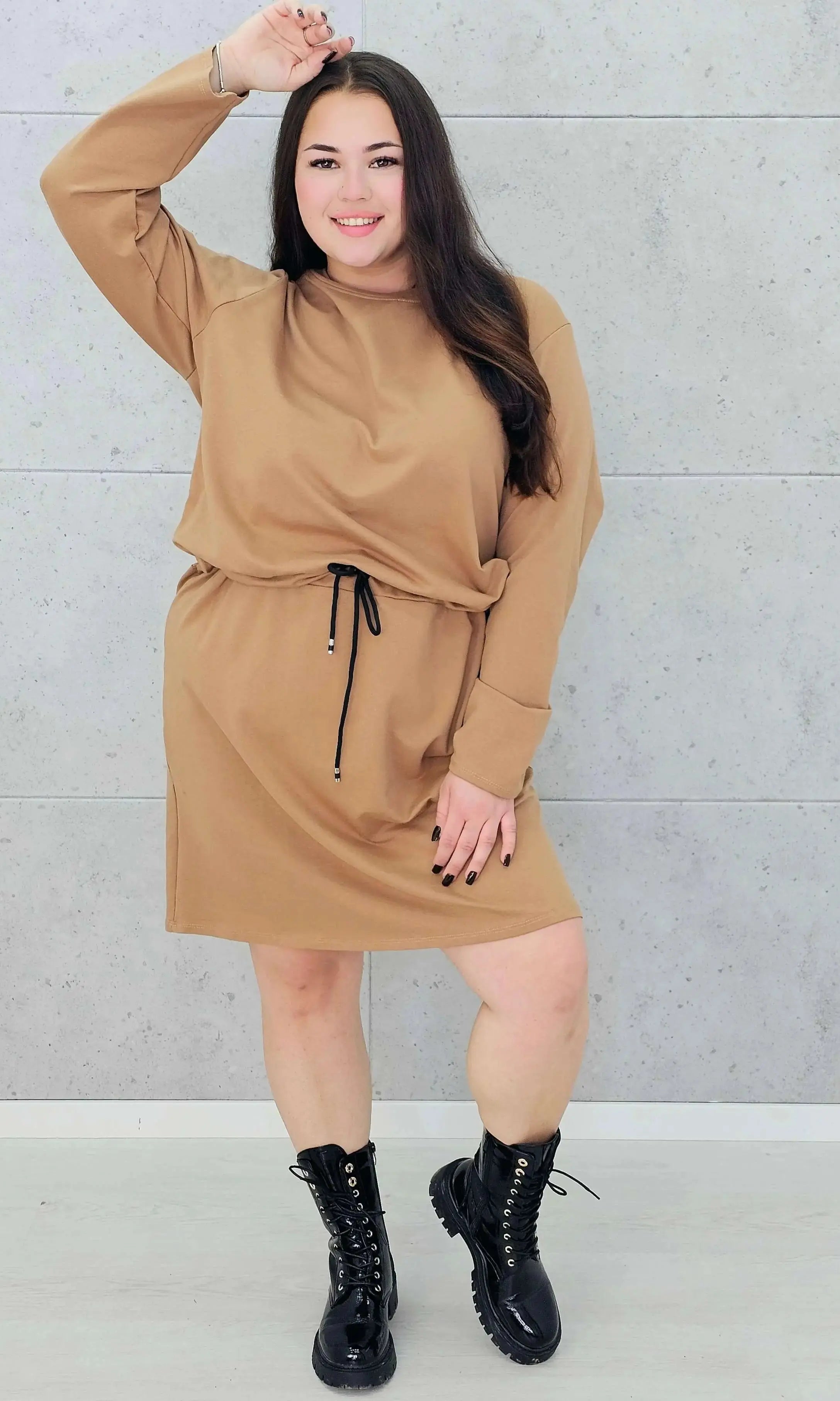 Sukienka dresowa z wiązaniem w talii – moda dla kobiet plus size Stylowa XL